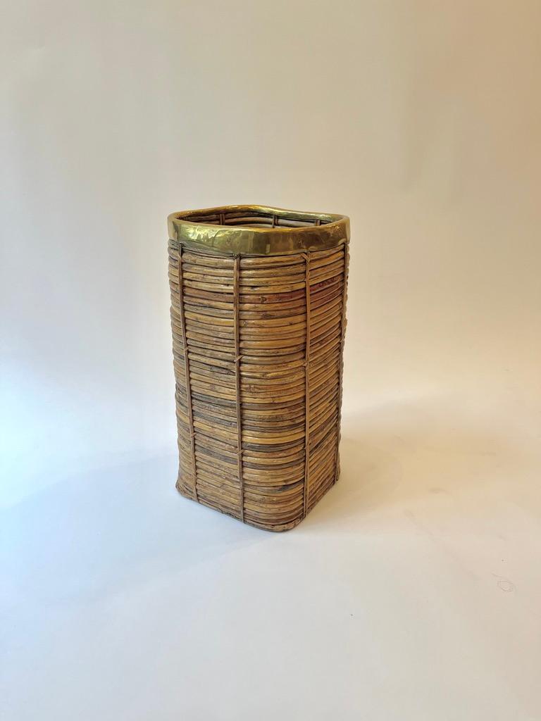 Portaombrelli in rattan e ottone anni '70 circa In condizioni buone in vendita a Geneva, CH