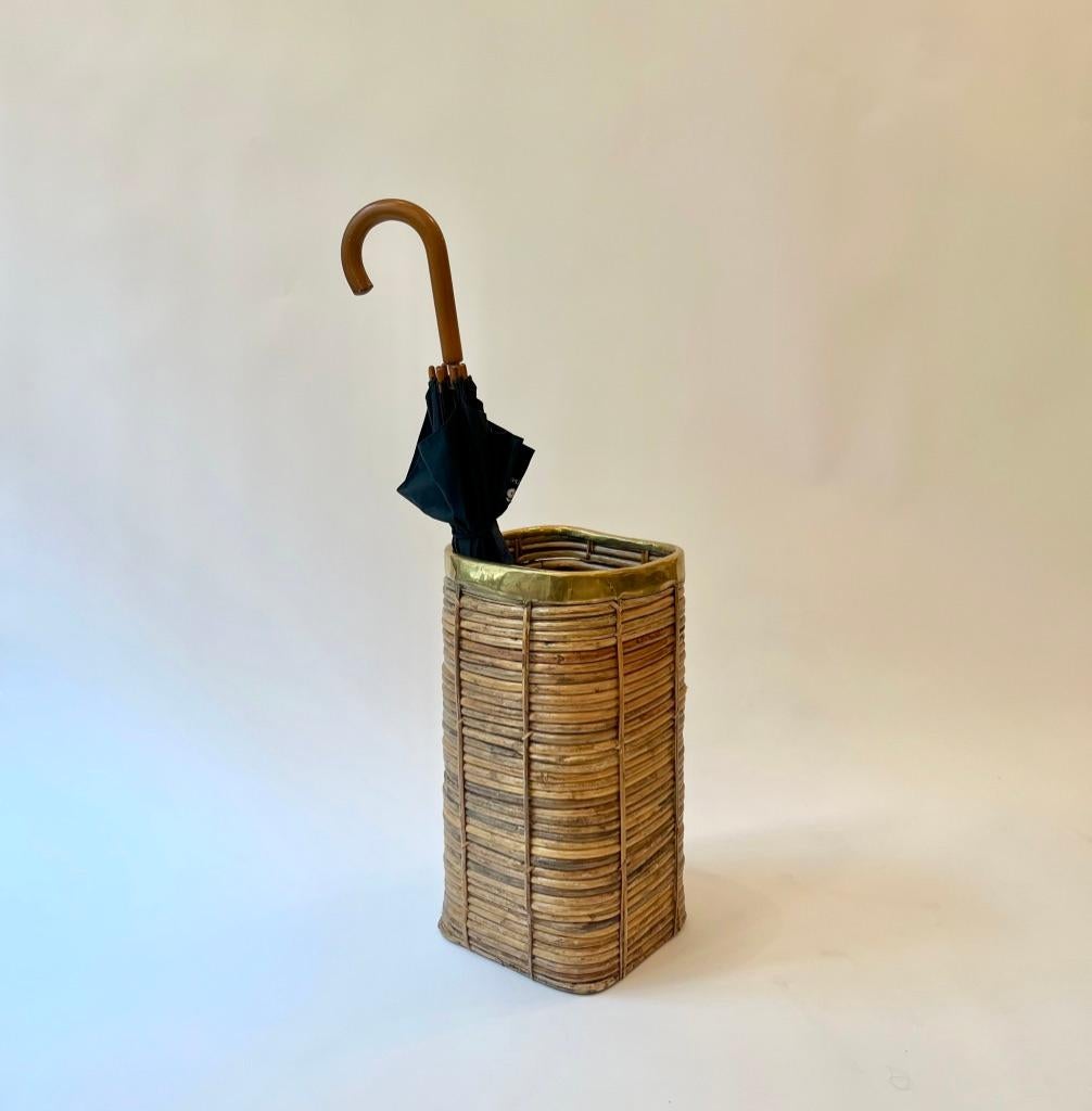 Ottone Portaombrelli in rattan e ottone anni '70 circa in vendita