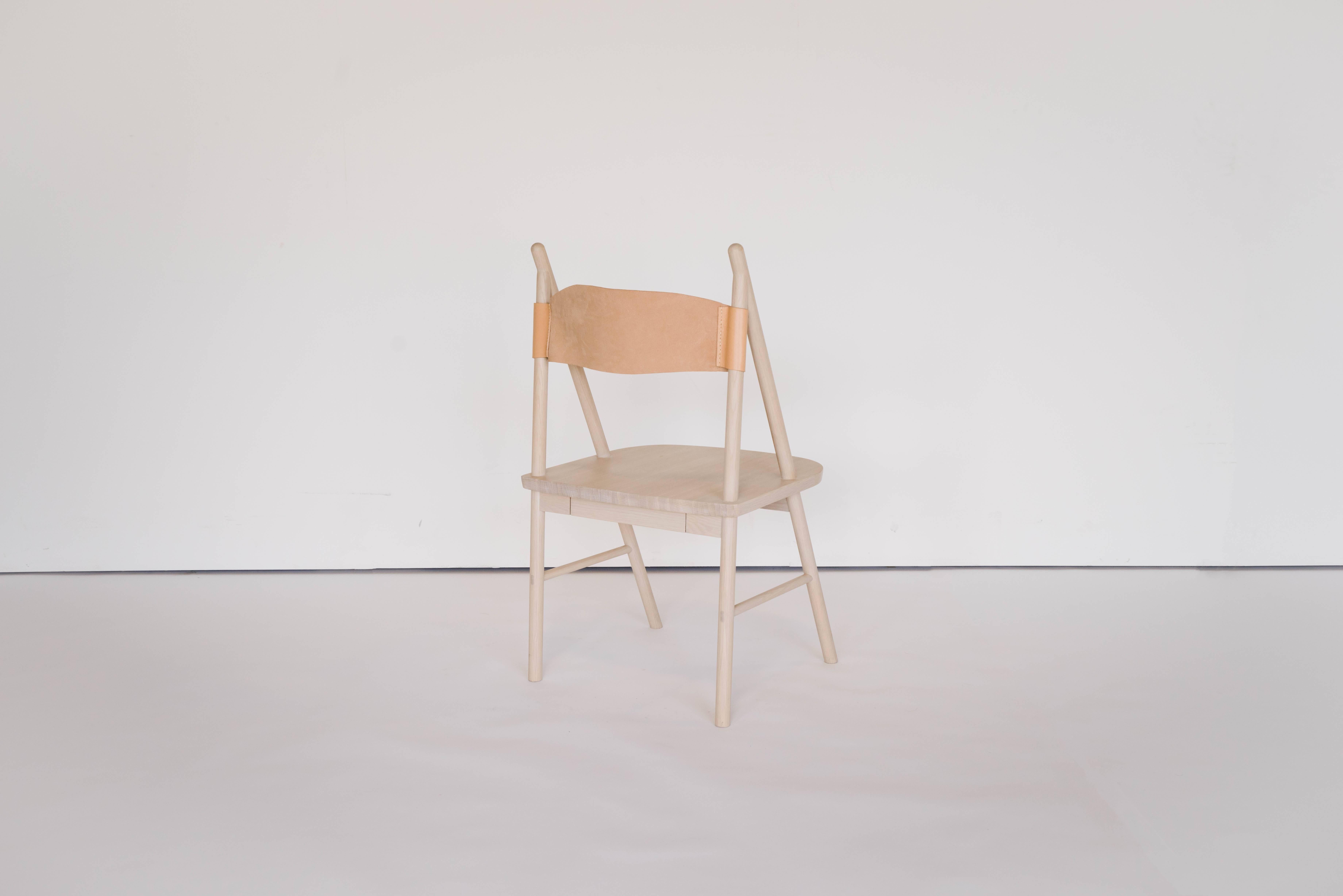 Cress Chair by Sun at Six, Nude Minimalistischer Beistell- oder Esszimmerstuhl aus Holz, Leder (Chinesisch) im Angebot