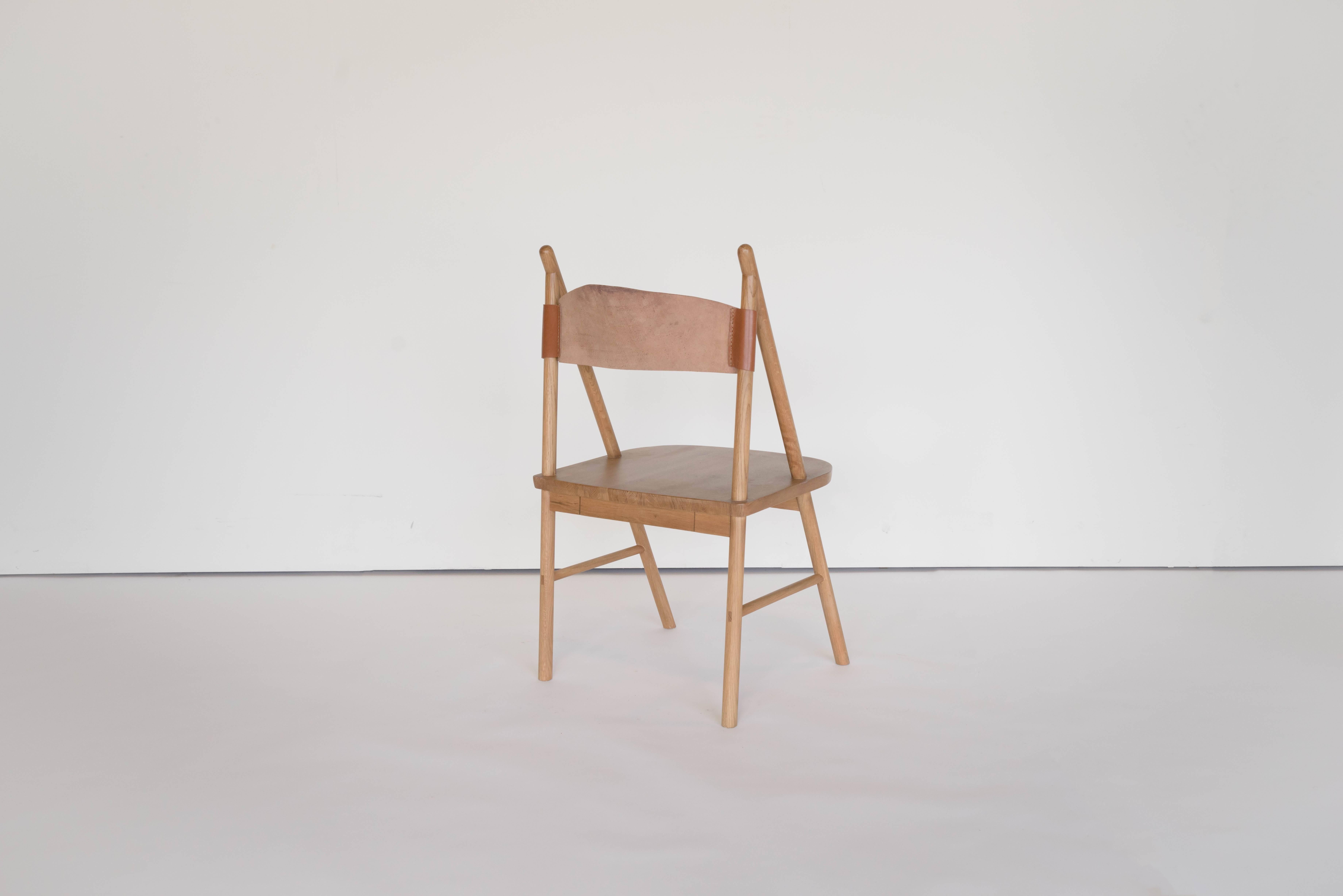 Minimaliste Chaise Cress de Sun at Six, chaise de salle à manger minimaliste en bois et cuir, Sienne en vente