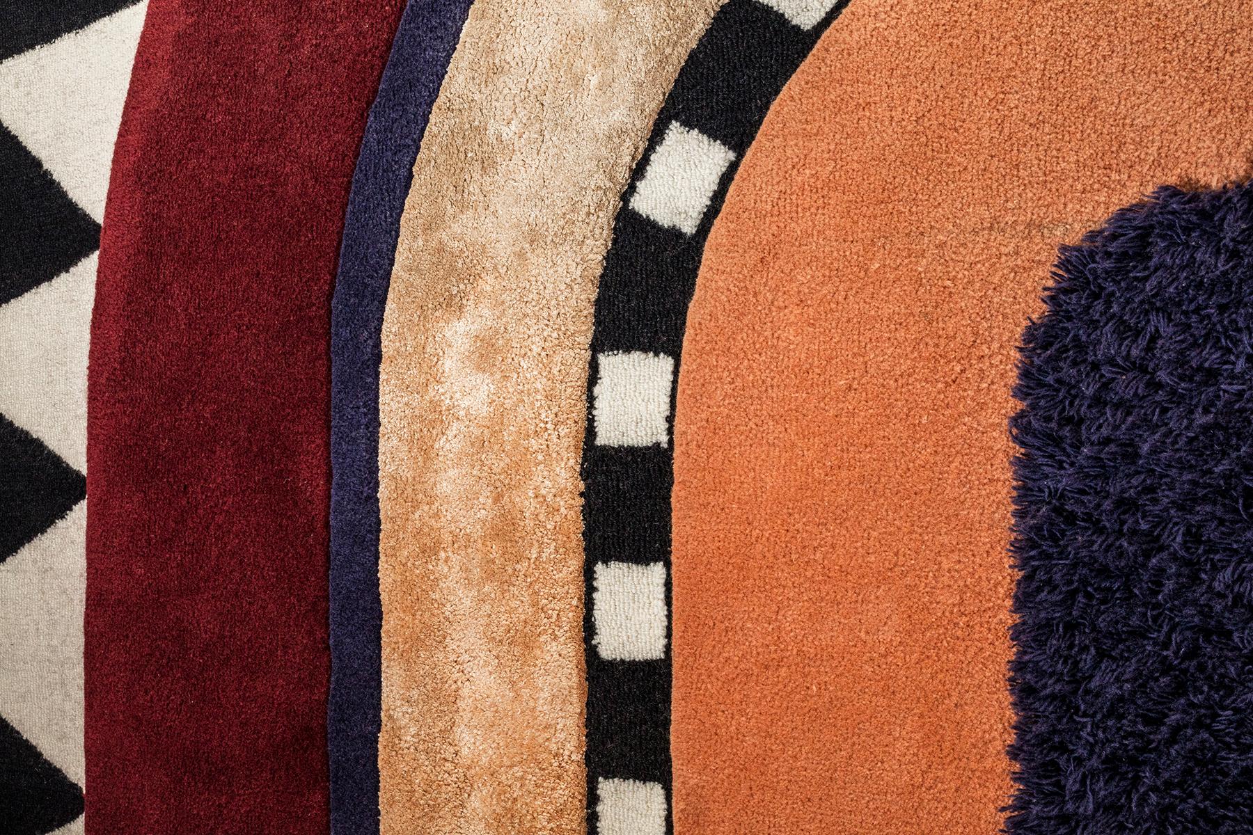 Crest II Track von MONIOMI, Handgetufteter Teppich aus Wolle Mehrfarbig Graphic Rug (Indisch) im Angebot