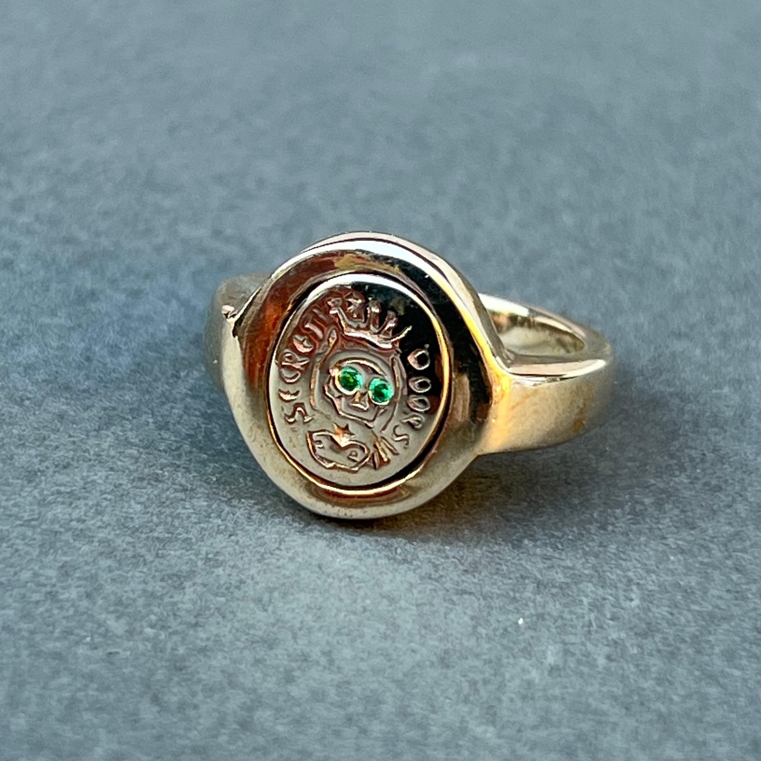 Crest Ring Signet Ring Skull Emerald Memento Mori Style J Dauphin For Sale 1