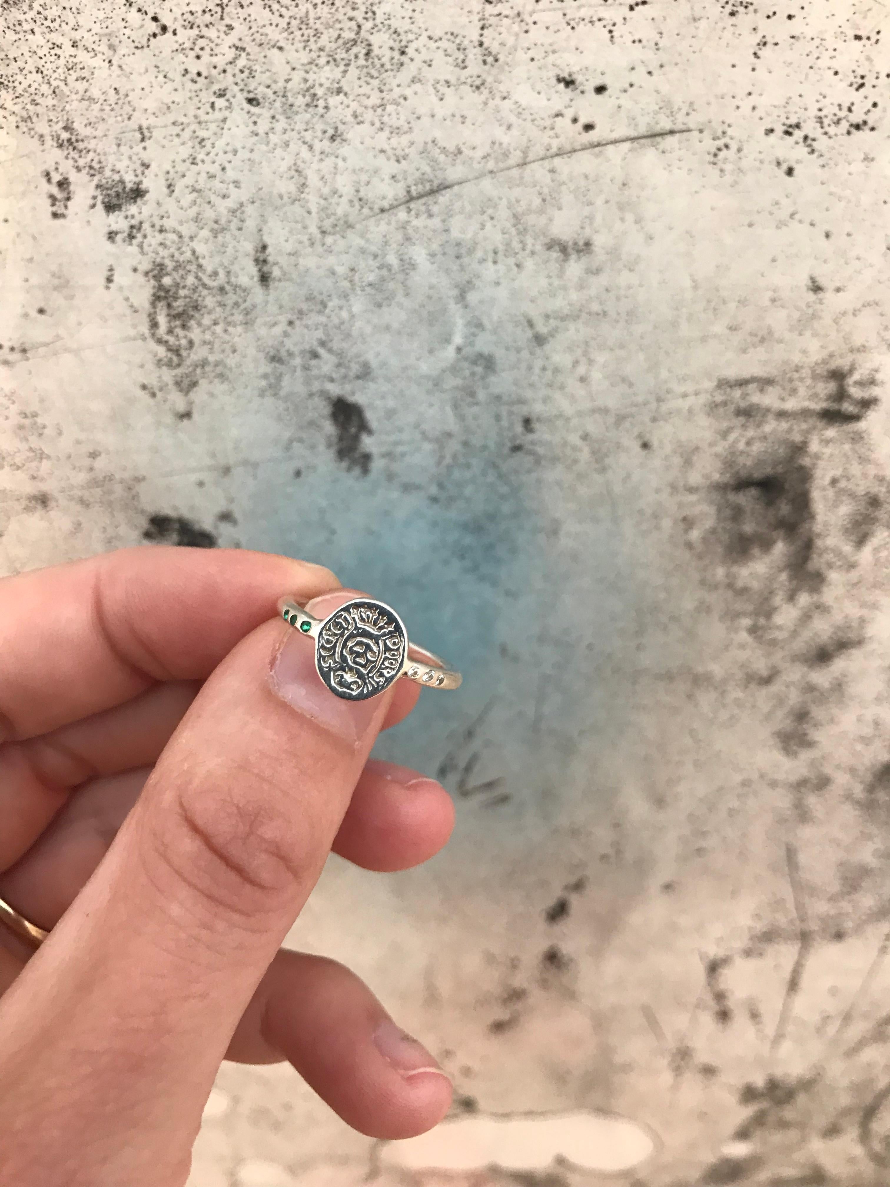 Anello con diamante bianco Signet in oro  Teschio stile Memento Mori in vendita 4