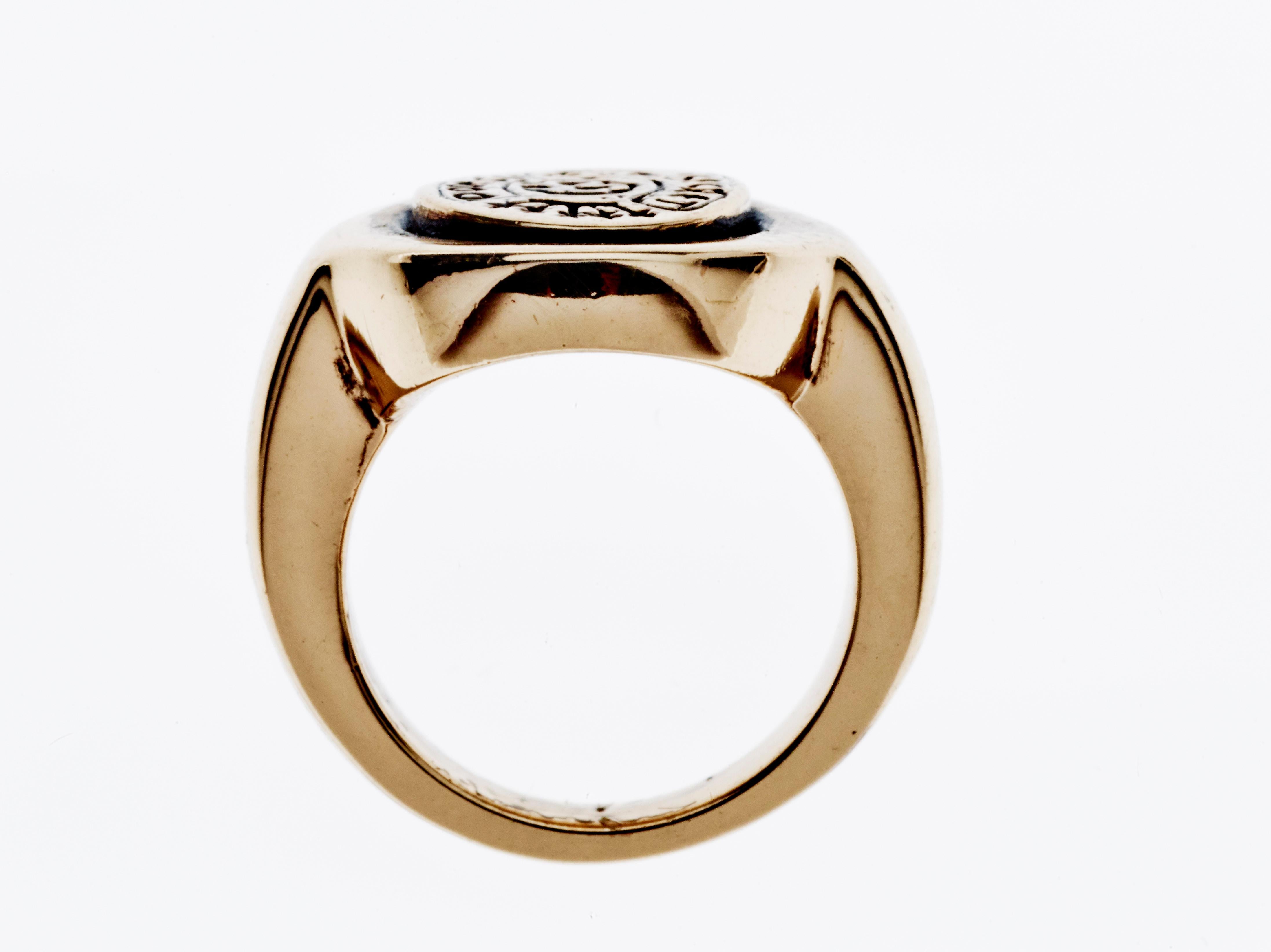Crest Signet Ring Mens Skull Victorian Memento Mori Style In New Condition For Sale In Los Angeles, CA