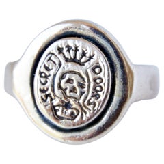 Crest Siegel-Ring mit Totenkopf Memento Mori Gold Vermeil Rosa Ring J Dauphin