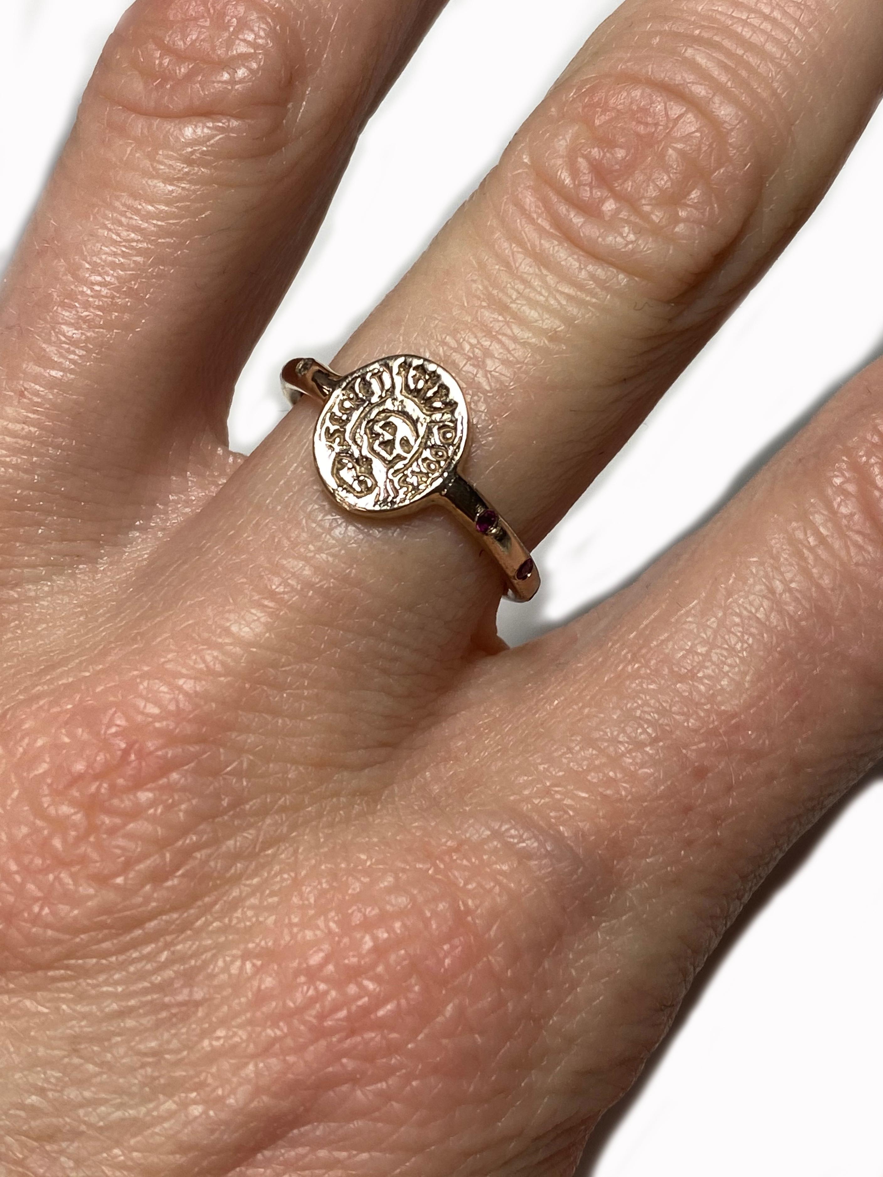 De las mujeres Anillo de sello Crest Cráneo Memento Mori Plata Esmeralda Diamante Blanco en venta