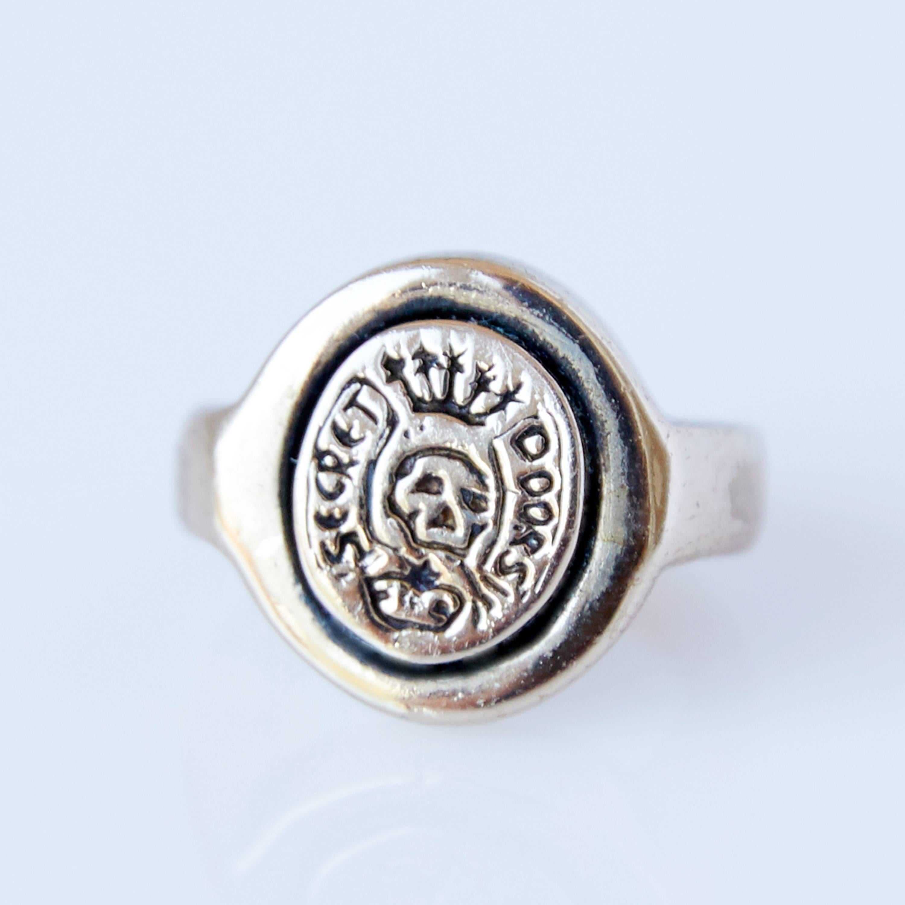 Crest Signet Skull Ring Silver Memento Mori Style Unisex J Dauphin In New Condition For Sale In Los Angeles, CA