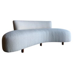 Crest-Sofa von Vintage On Point – Standmodell, maßgefertigt, verkauft nur