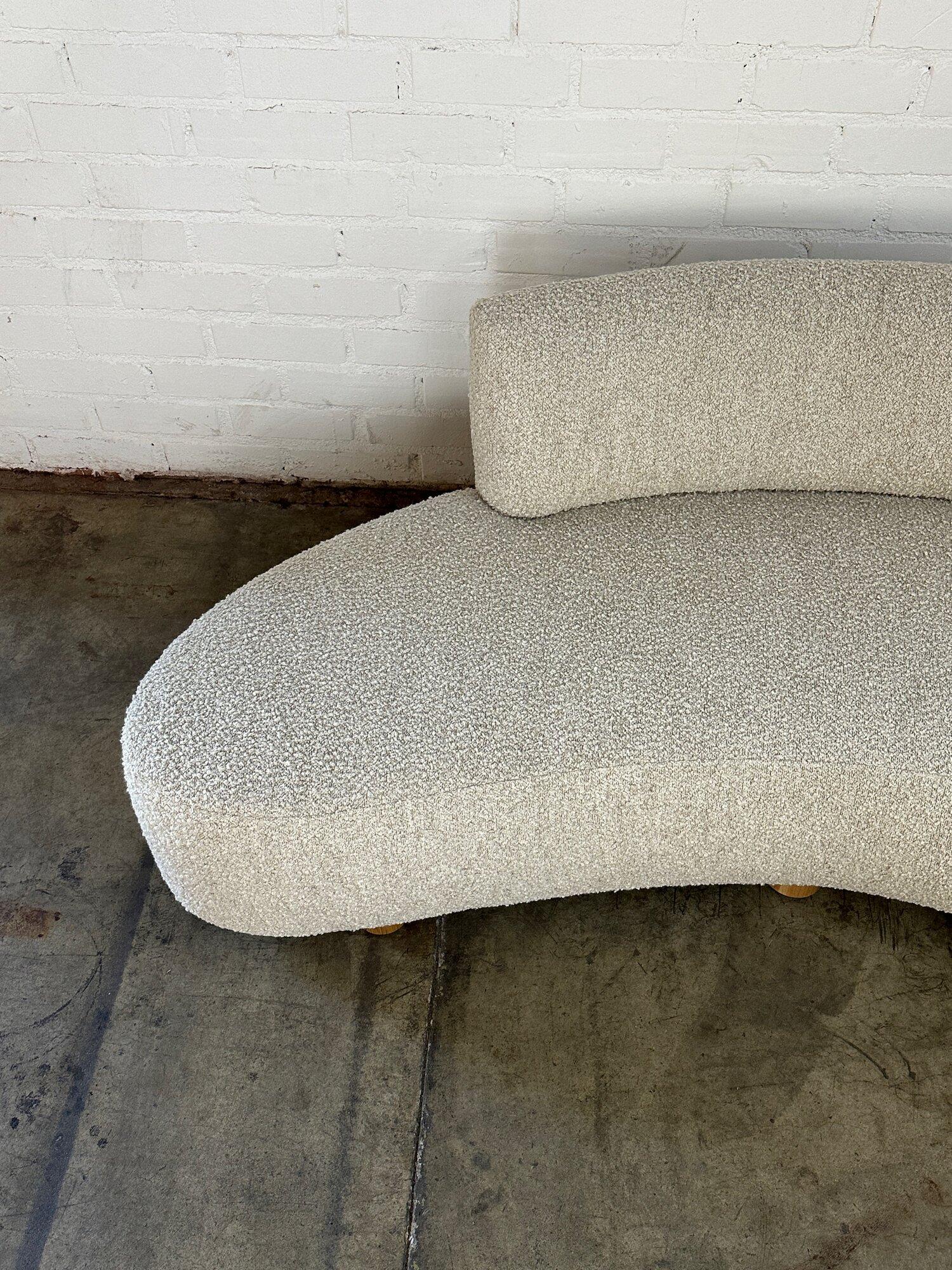 Crest sofa in Boucle For Sale 3