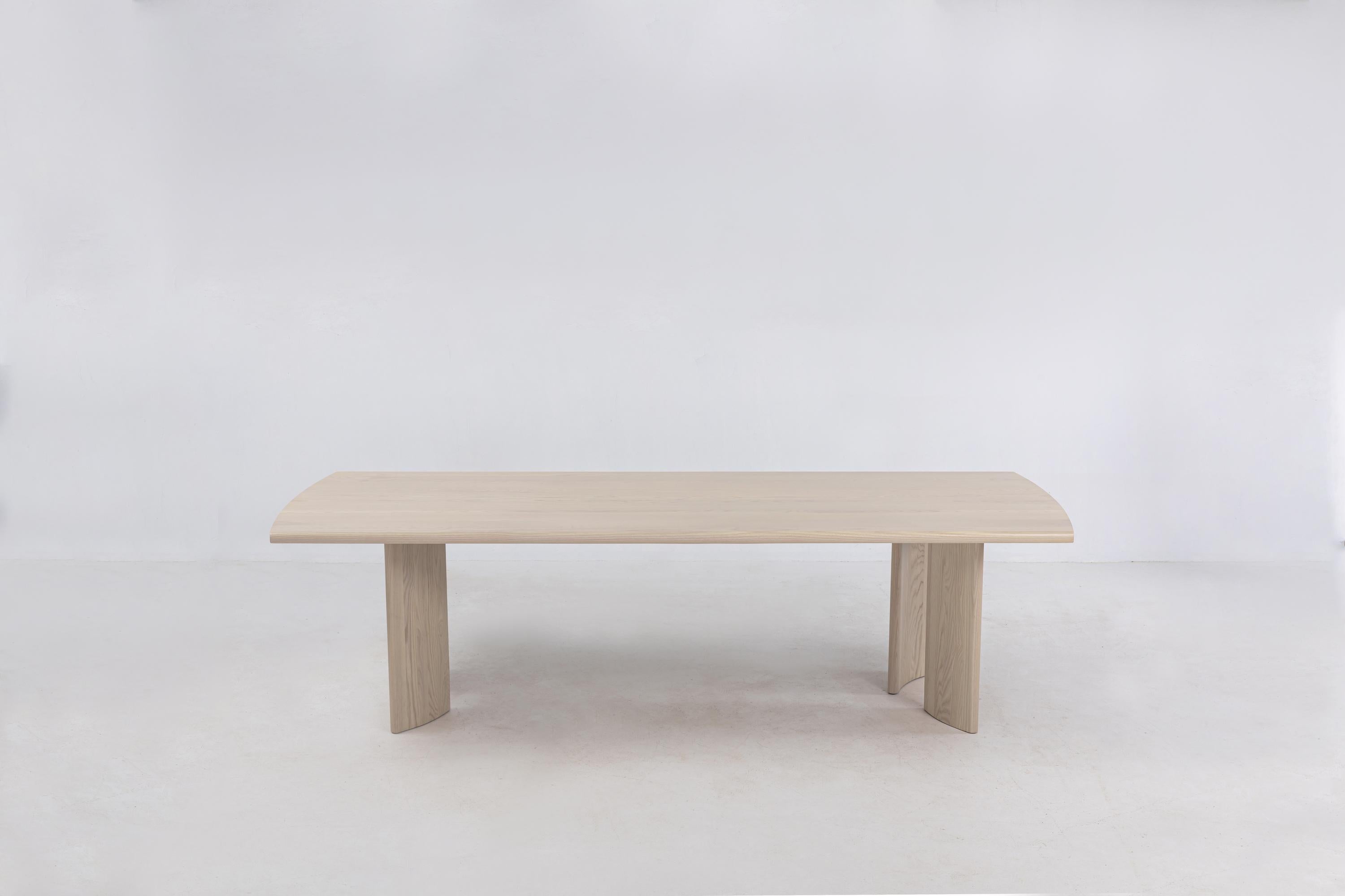 Chinois Table de salle à manger Crest 108 pouces, table de salle à manger minimaliste en frêne blanc FSC en vente