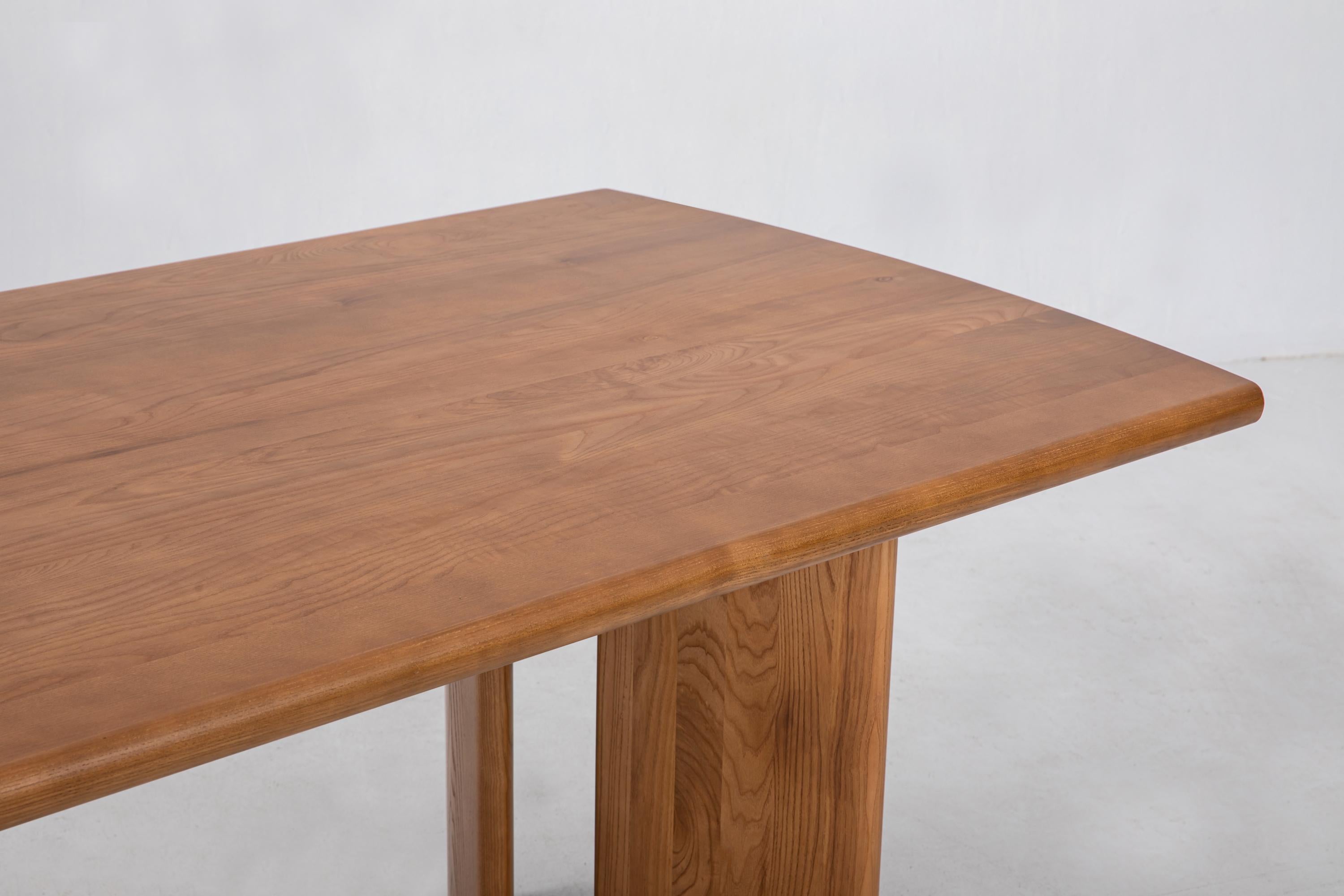 Frêne Table Crest 78 po. (78 po.) par Sun at Six, Sienne, table à manger minimaliste en bois en vente