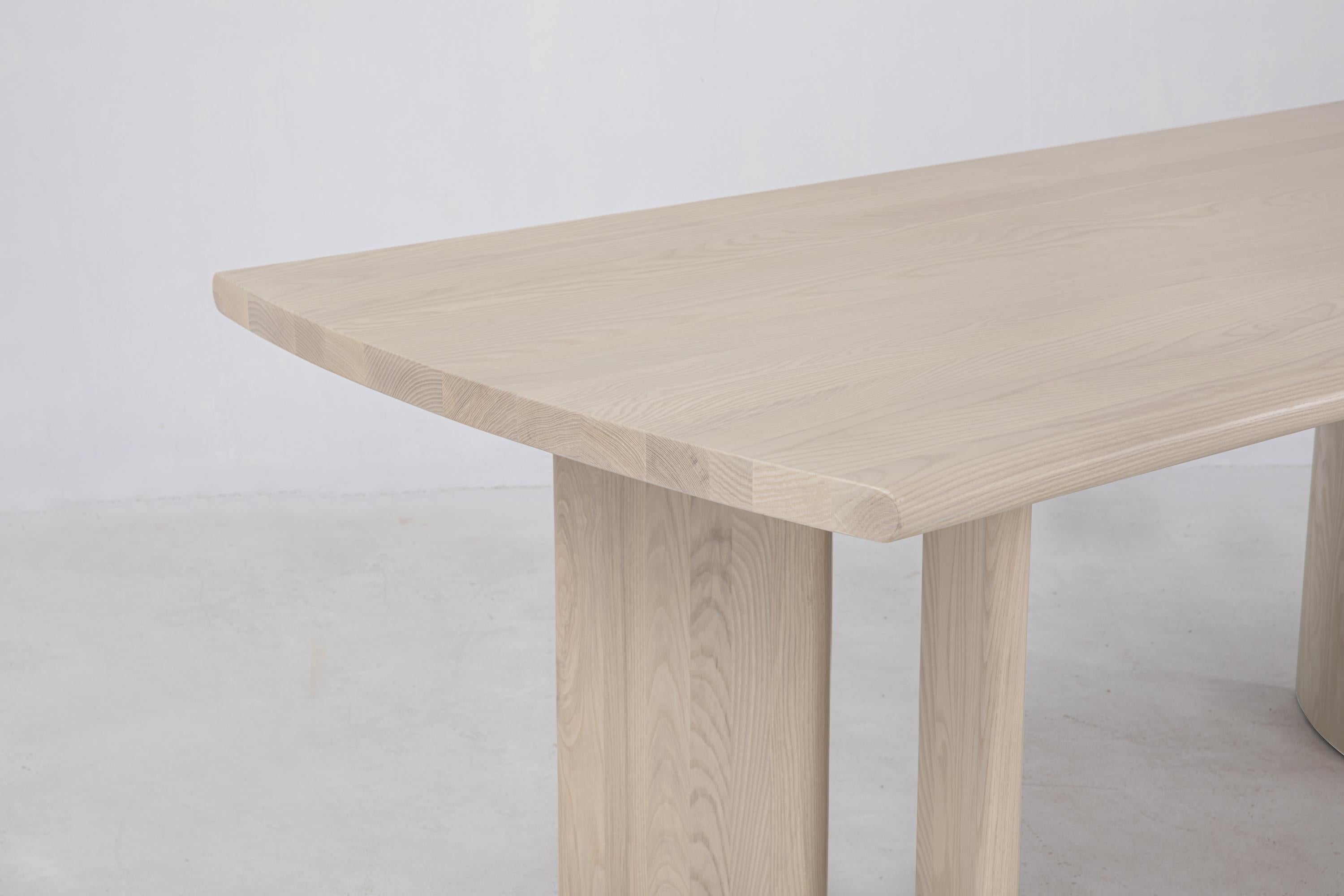 Table Crest 198,1 cm couleur chair, table de salle à manger minimaliste en bois en vente 2
