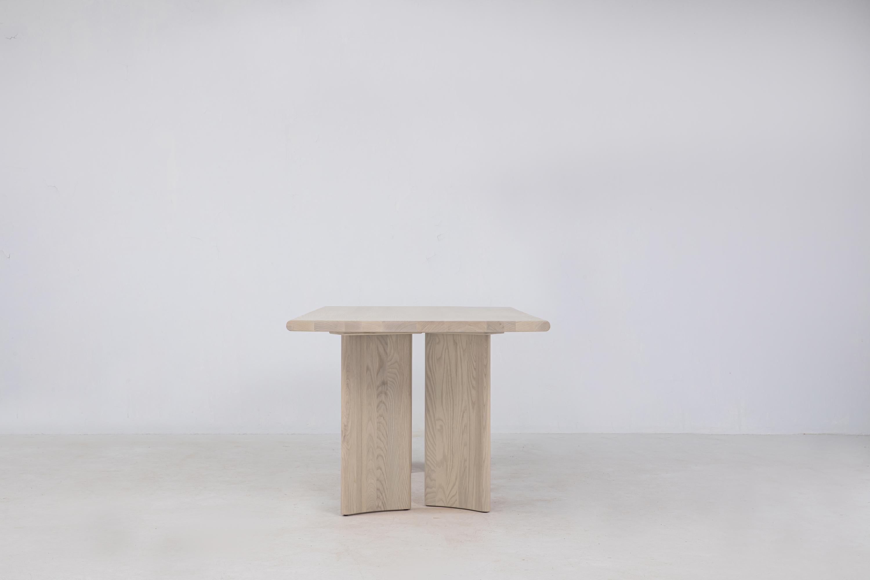Bois Table Crest 198,1 cm couleur chair, table de salle à manger minimaliste en bois en vente