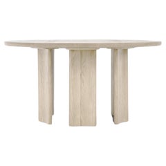 Runder Wappentisch in Nude, minimalistischer Esstisch aus weißem FSC-Eschenholz