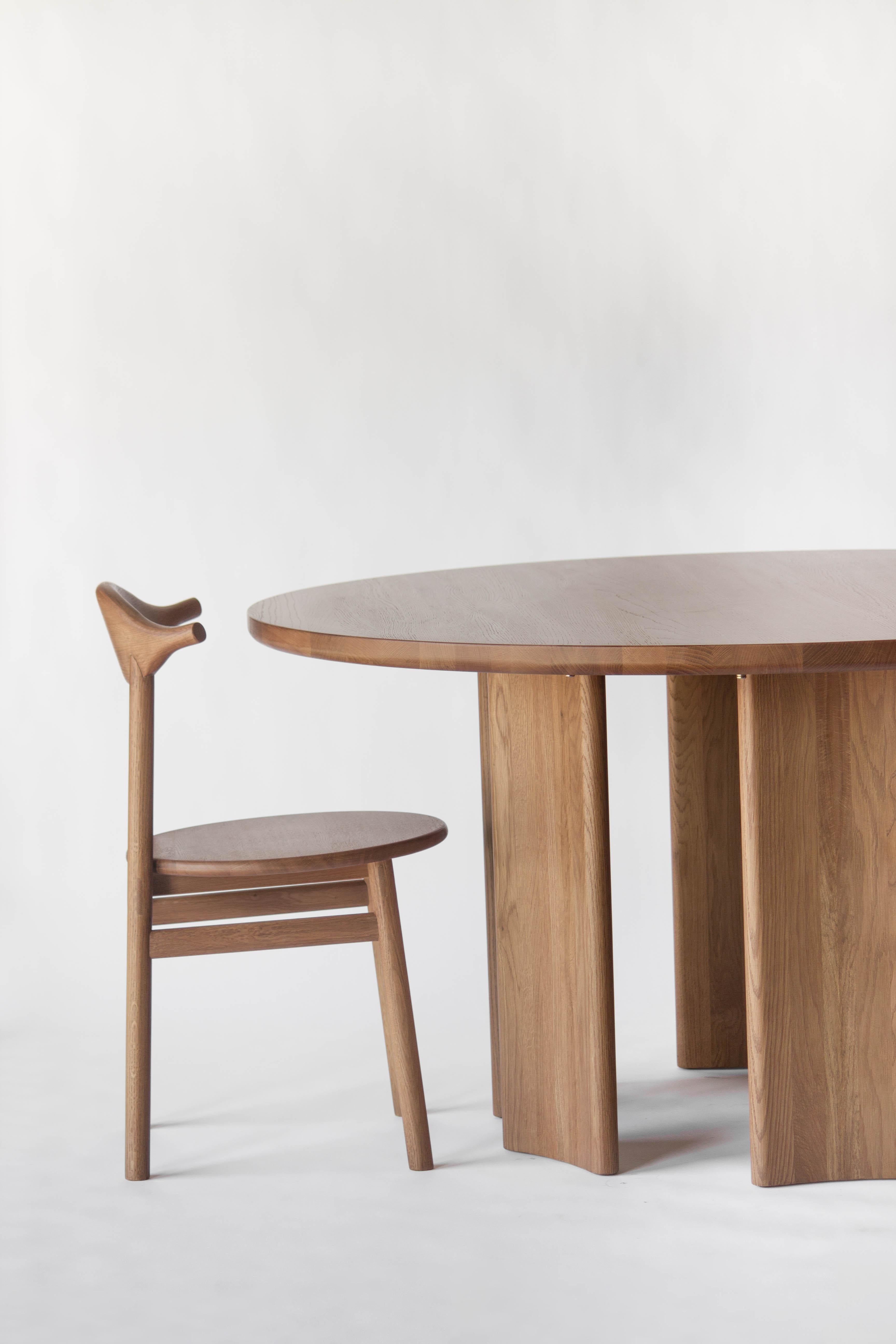 Crest Table Round in Sienna, Minimalist Dining Table in Wood In New Condition For Sale In San Jose, CA