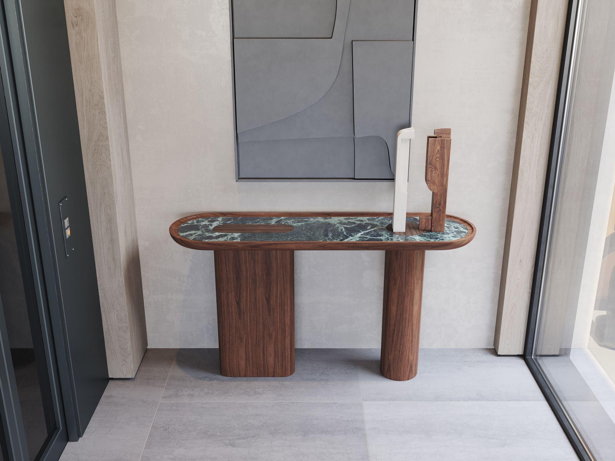 CRETA Console ovale en noyer Canaletto (Noce Canaletto) avec insertion de marbre dans le plateau façonné avec des éléments insérés en noyer Canaletto. 

Réalisé avec le marbre Verde Alpi / Alpes vertes.

Finitions personnalisables.
