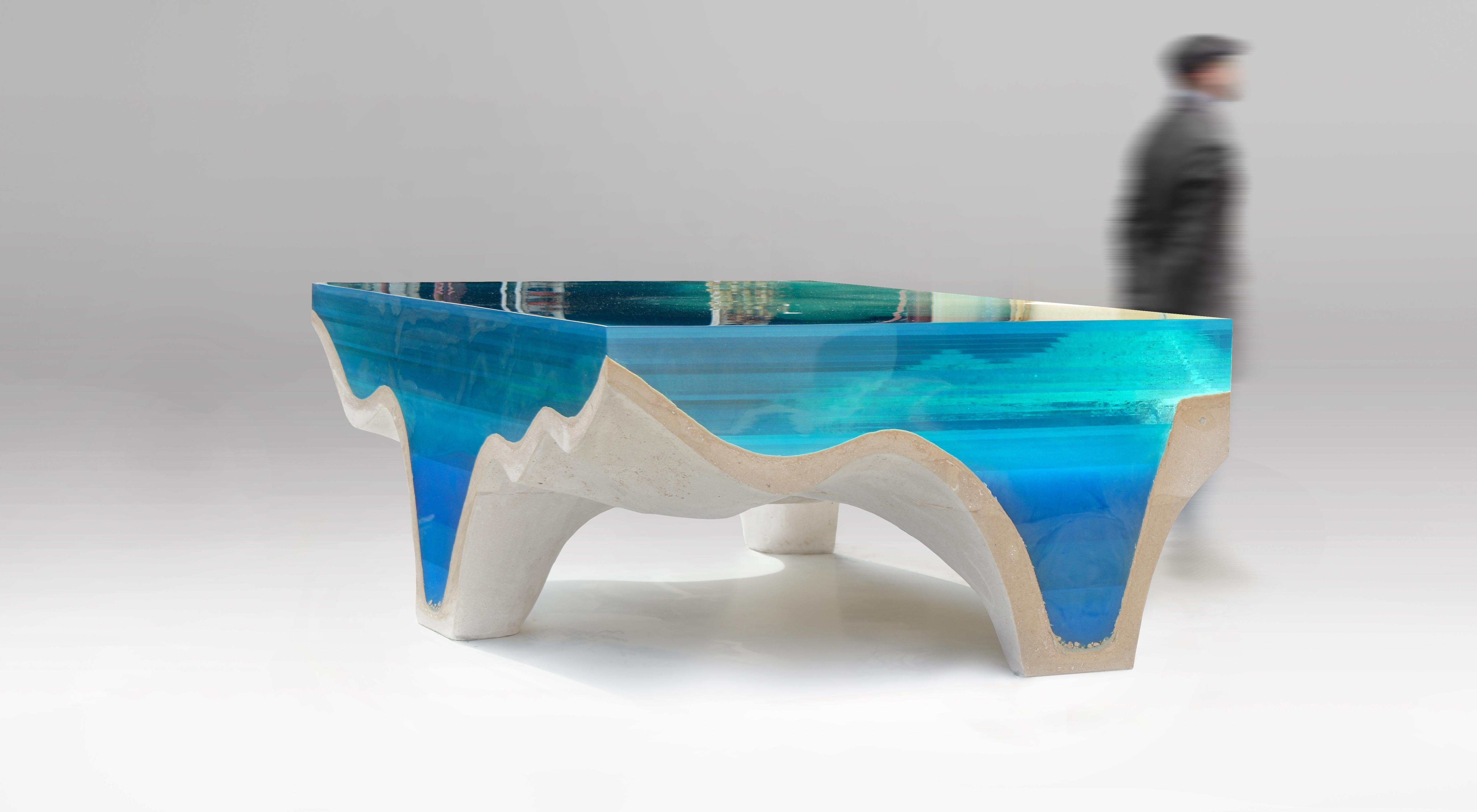 Crete-Esstisch von Eduard Locota, türkis-blaues Acrylglas und Marmor (Moderne) im Angebot