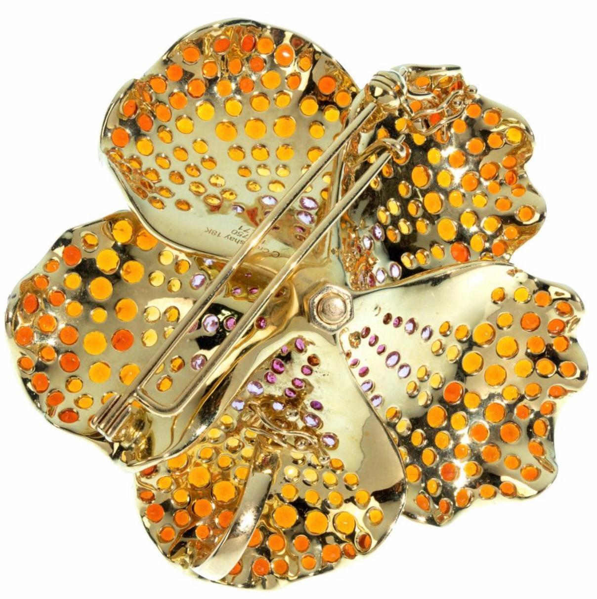 Crevoshay Masterworks Broche fleur en or 18 carats avec opale et saphirs, Épingle du soleil Bon état - En vente à Perry, FL