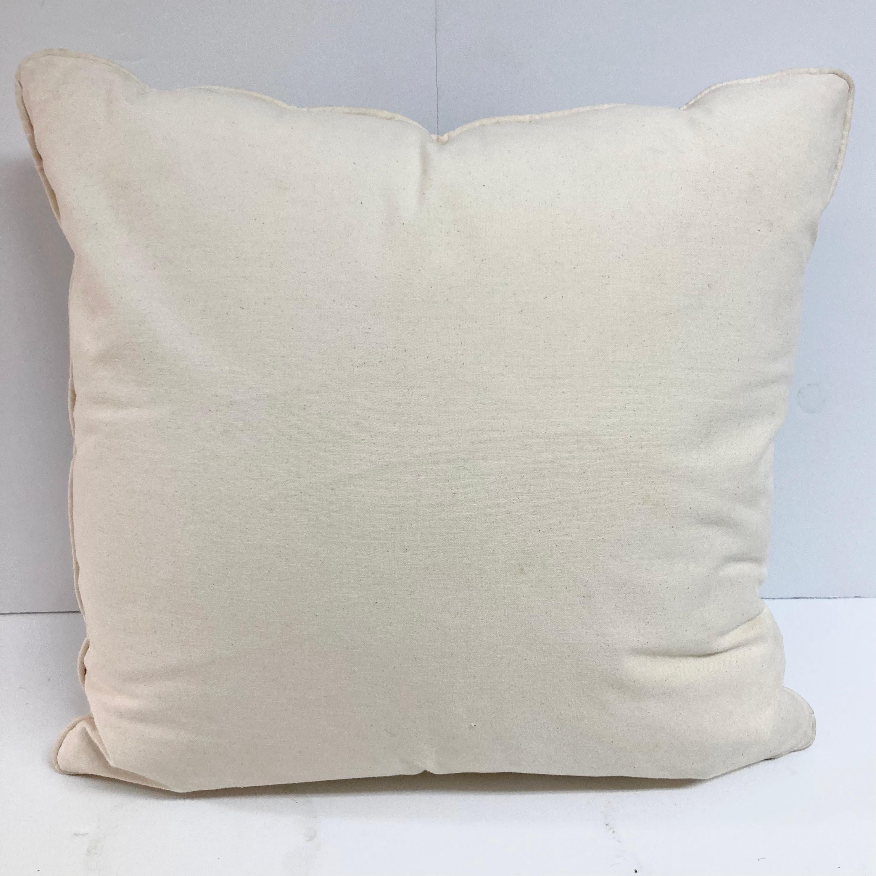 Milieu du XXe siècle Coussin jetable en forme d'oiseau brodé à la main en Crewel Work Brown - 1 en vente