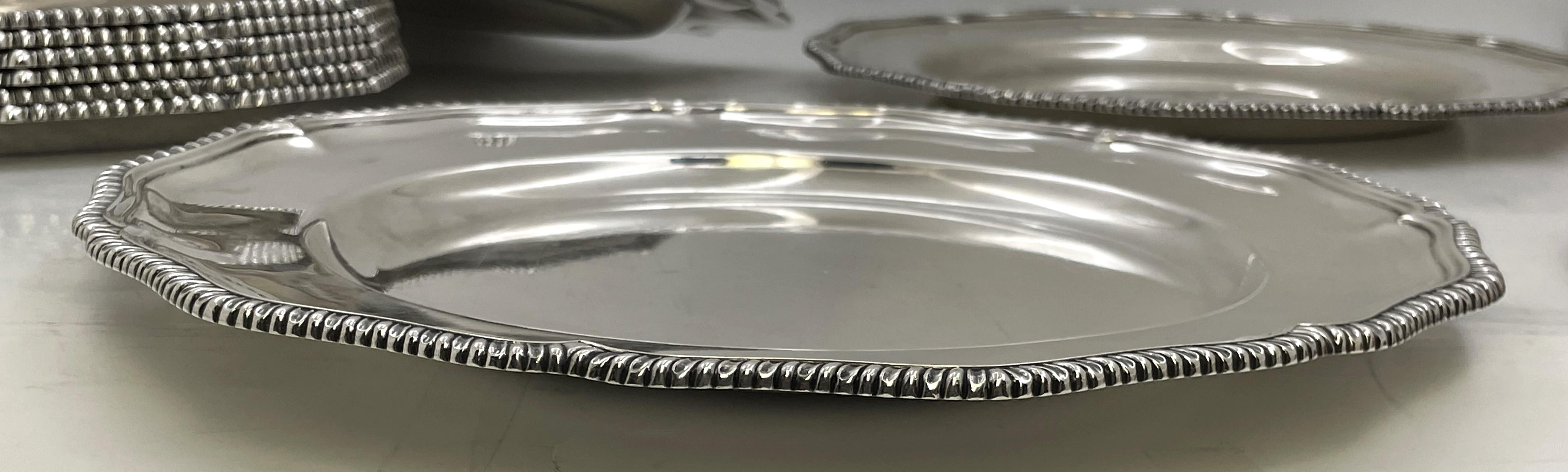 Crichton & Co. Vajilla de Plata de Ley de 14 Piezas Posavasos, Platos, Cargadores 7
