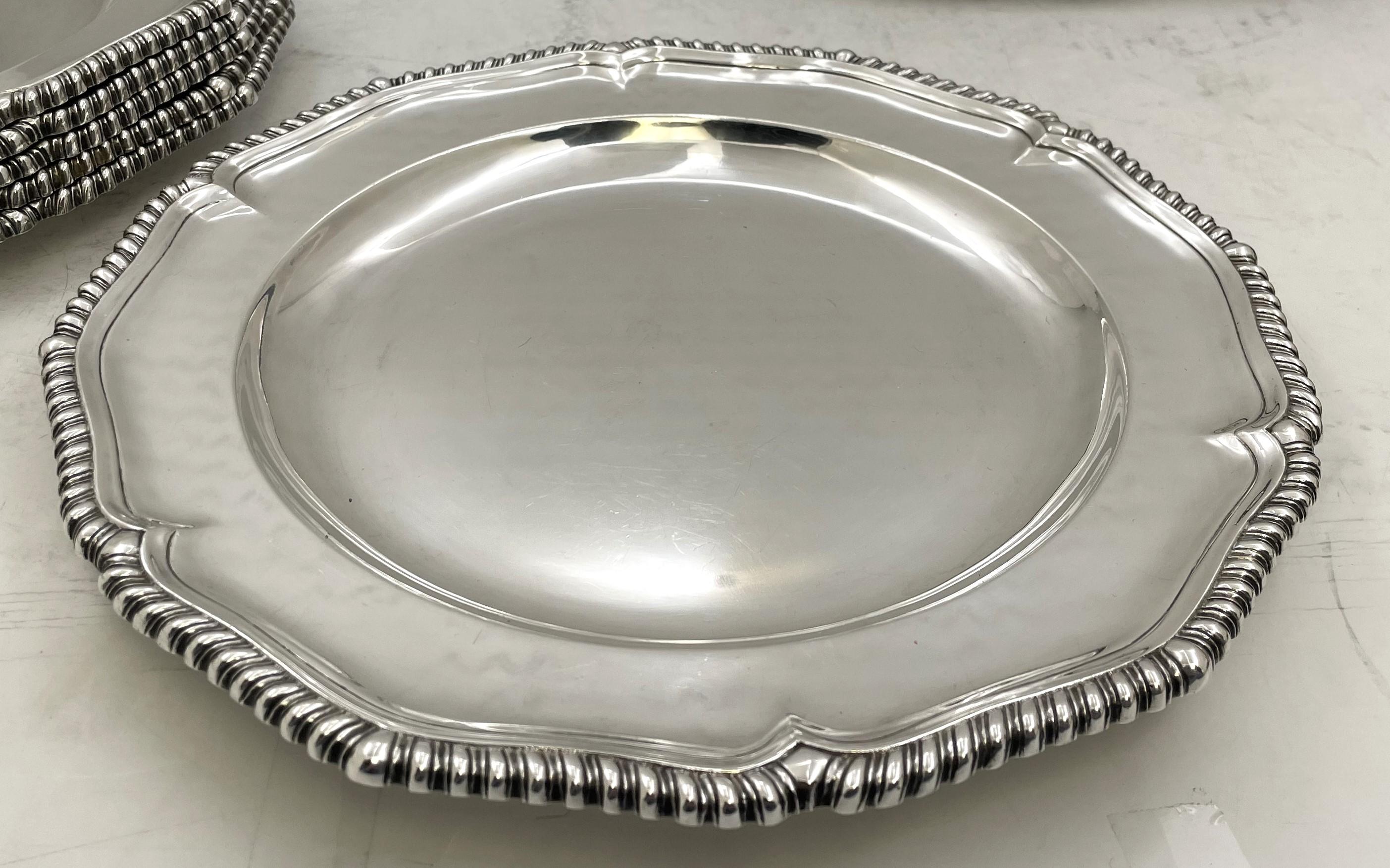 Crichton & Co. Vajilla de Plata de Ley de 14 Piezas Posavasos, Platos, Cargadores 2