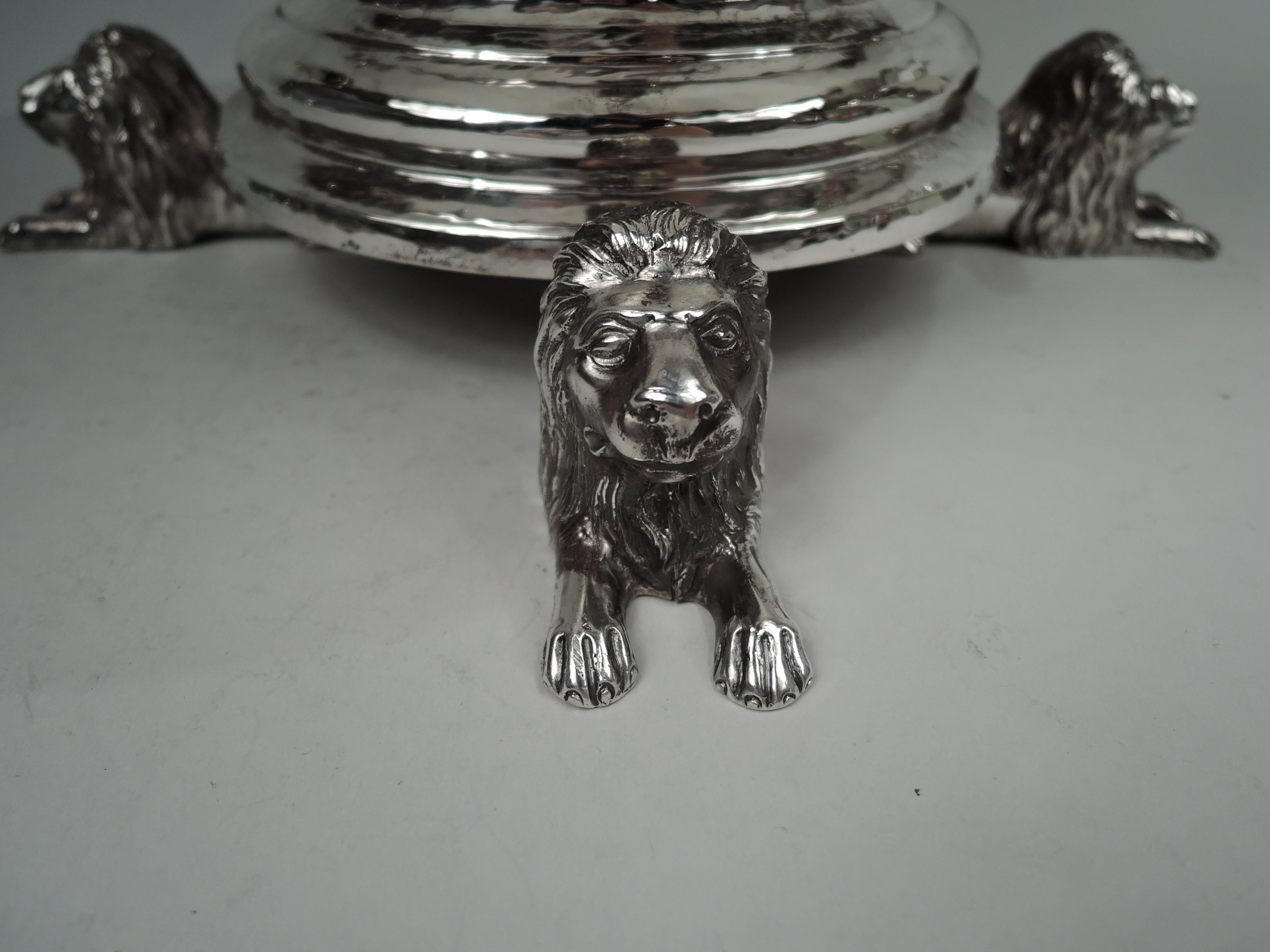 Englische handgehämmerte Tafelaufsatzschale aus Sterlingsilber von Crichton, 1912 (Edwardian) im Angebot