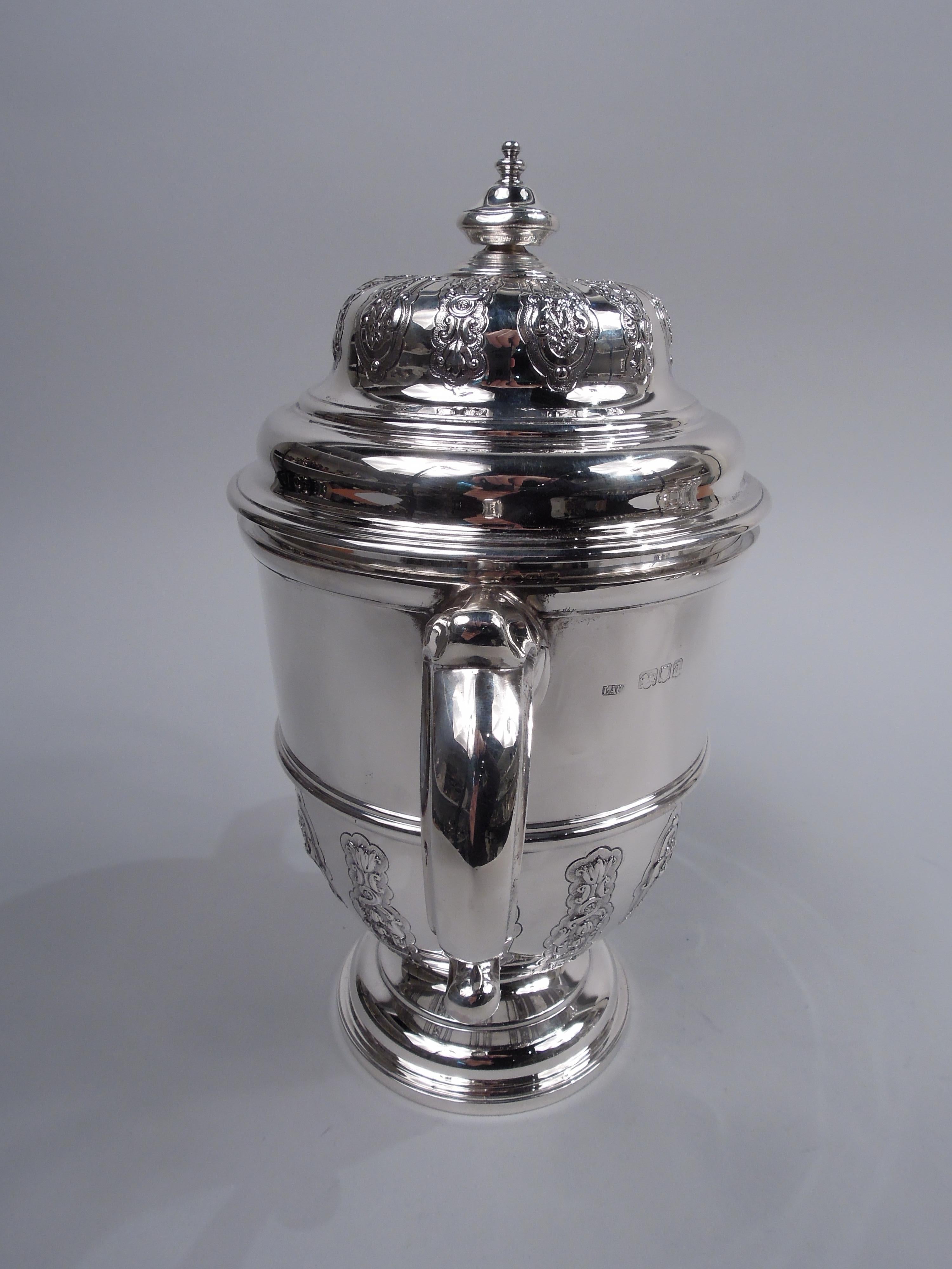 Neoclassical Revival Crichton English Neoclassical Sterling Silver Covered Urn 1916 For Sale