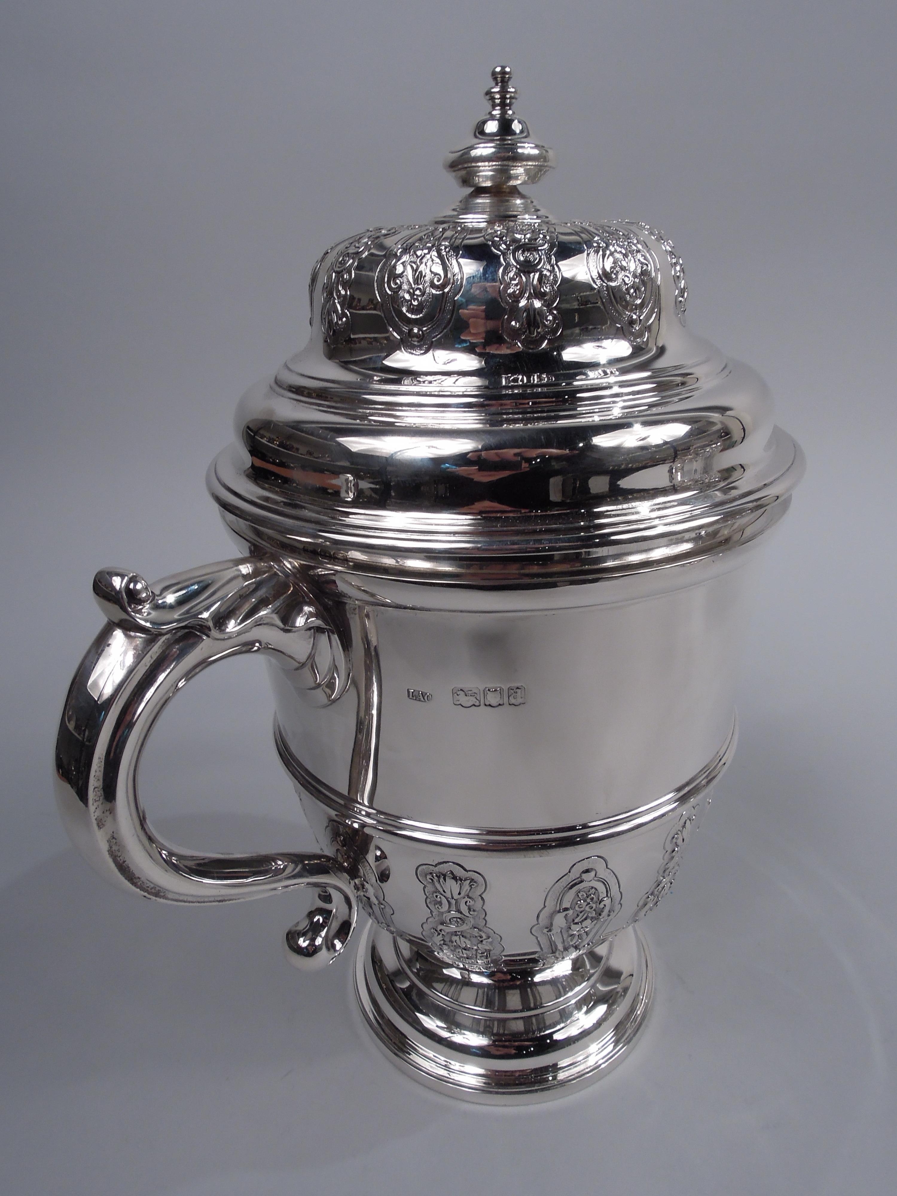 Crichton English Neoclassical Sterling Silver Covered Urn 1916 In Good Condition In New York, NY