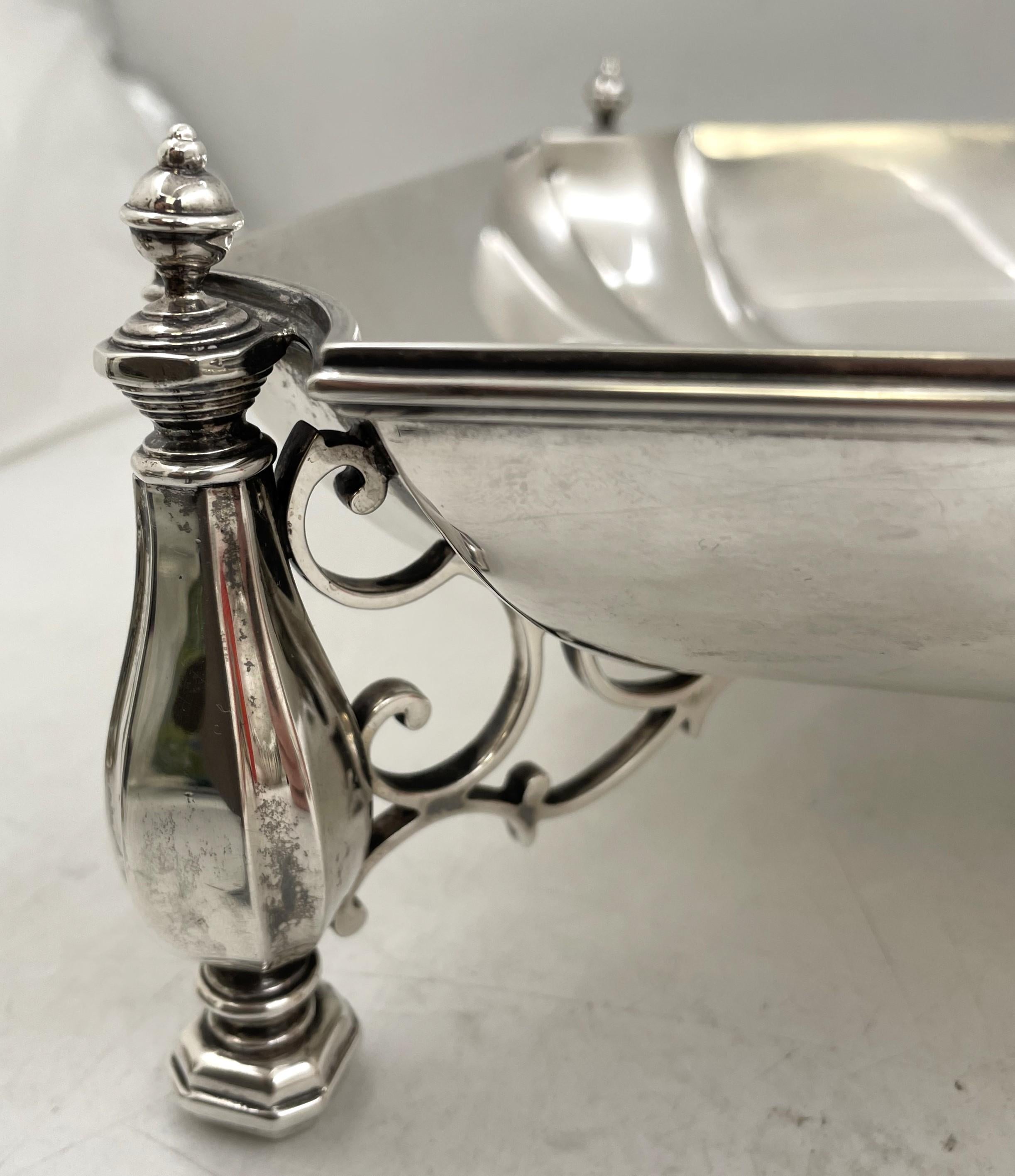 Englische Crichton-Schale aus Sterlingsilber mit Fuß im Art-déco-Stil aus dem Jahr 1923 (Frühes 20. Jahrhundert) im Angebot