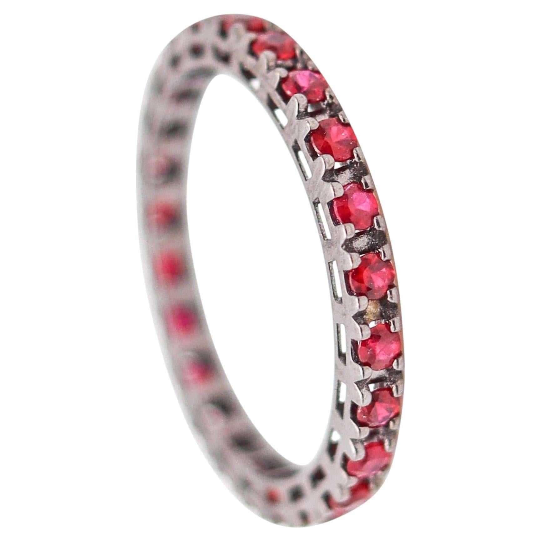 Bague CRIERI Classic Eternity, en or noirci 18 carats, sertie de rubis rouges d'un poids total de 0,84 carat