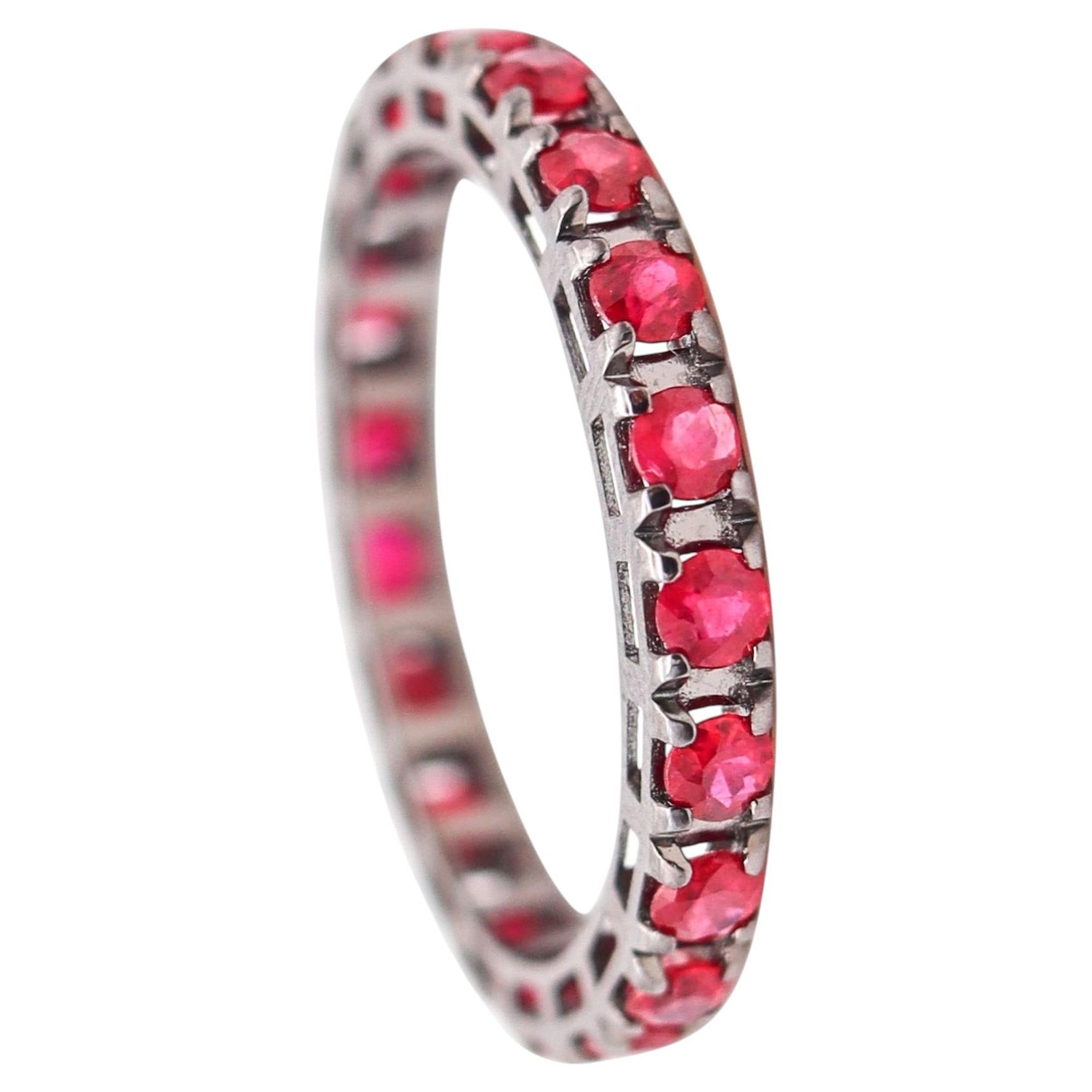 Bague CRIERI Classic Eternity en or noir 18 carats, sertie de rubis rouges d'un poids total de 1,47 carat en vente