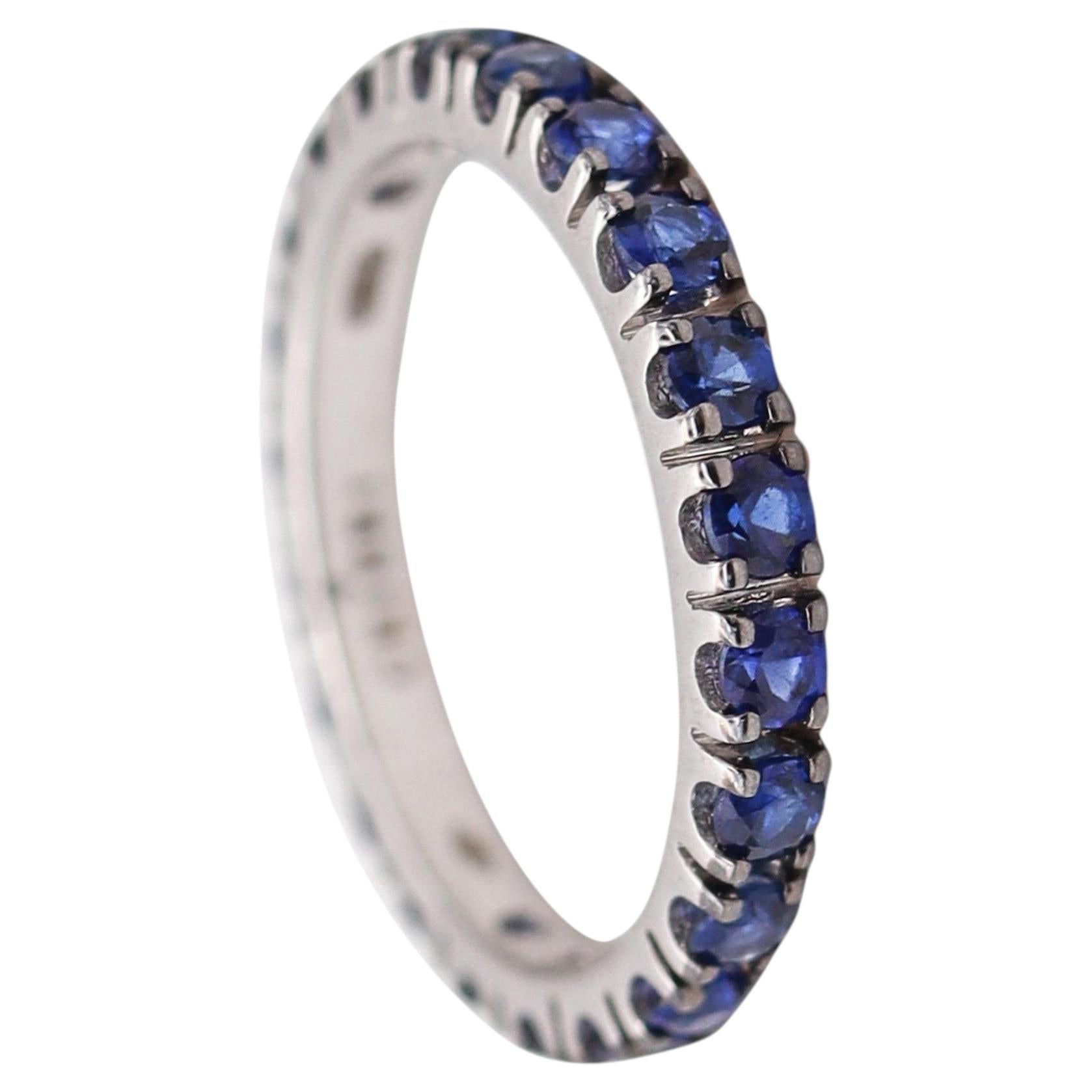 CRIERI Eternity Classic Ring aus 18 Karat Weißgold mit 1,80 Karat leuchtend blauem Diamanten