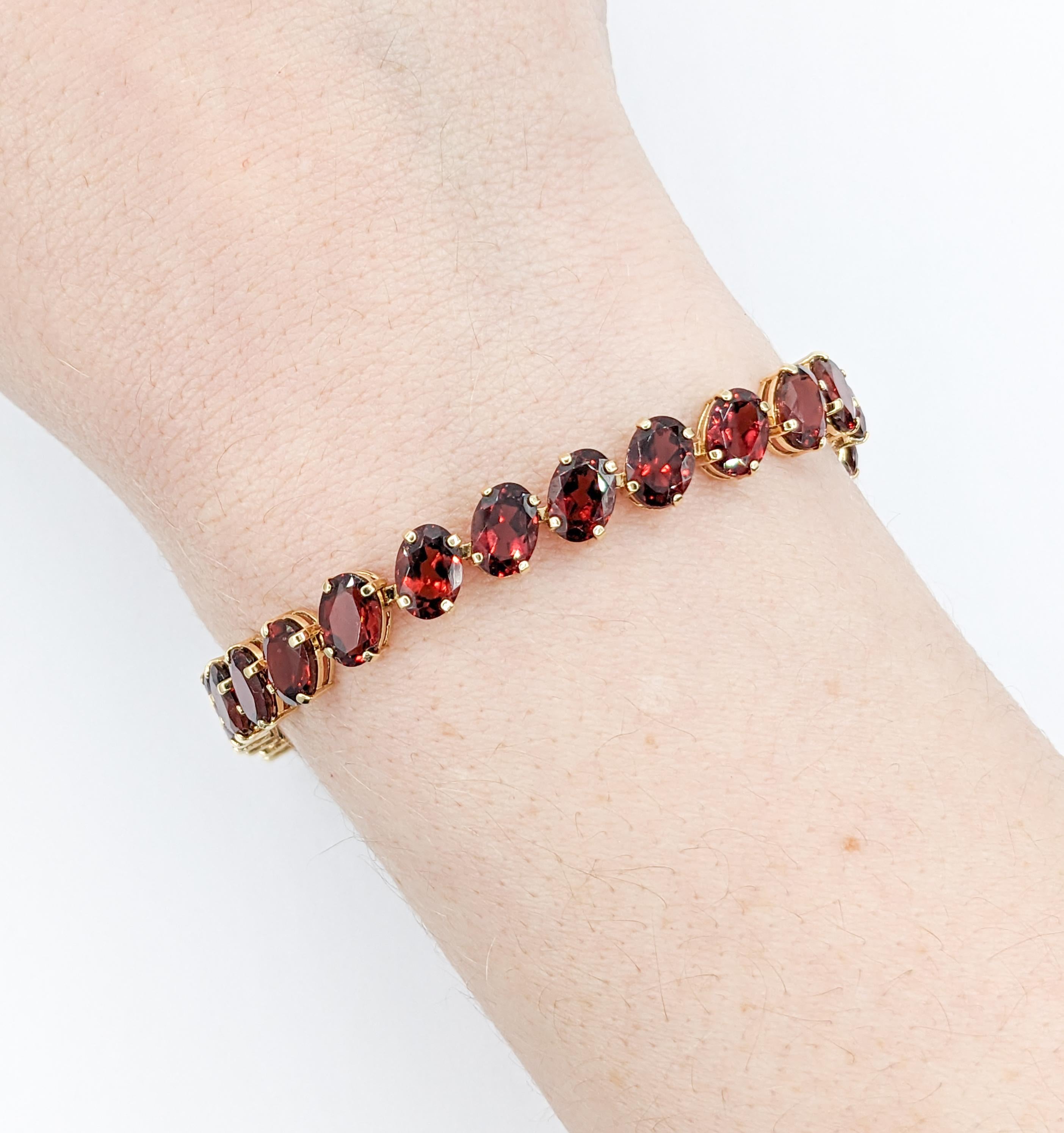 Crimson 26,6ctw Oval Granat-Tennisarmband aus Gelbgold im Zustand „Hervorragend“ in Bloomington, MN