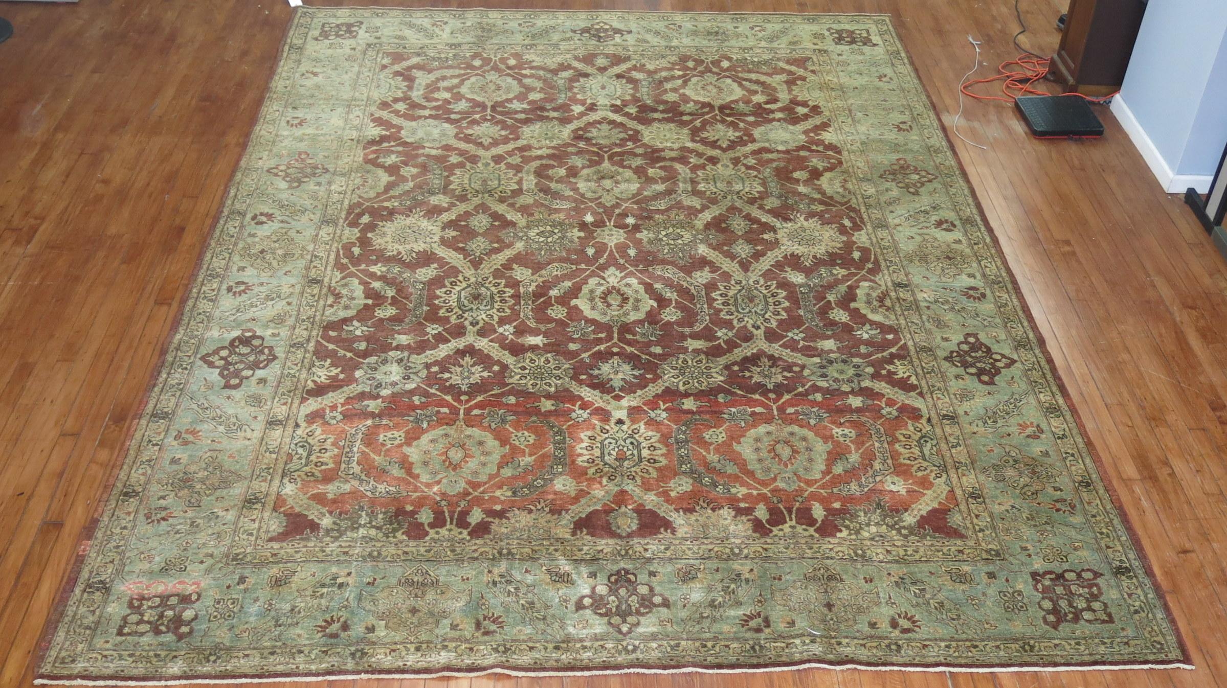 Antiker persischer Täbriz-Teppich in Zimmergröße von Crimson im Angebot 3