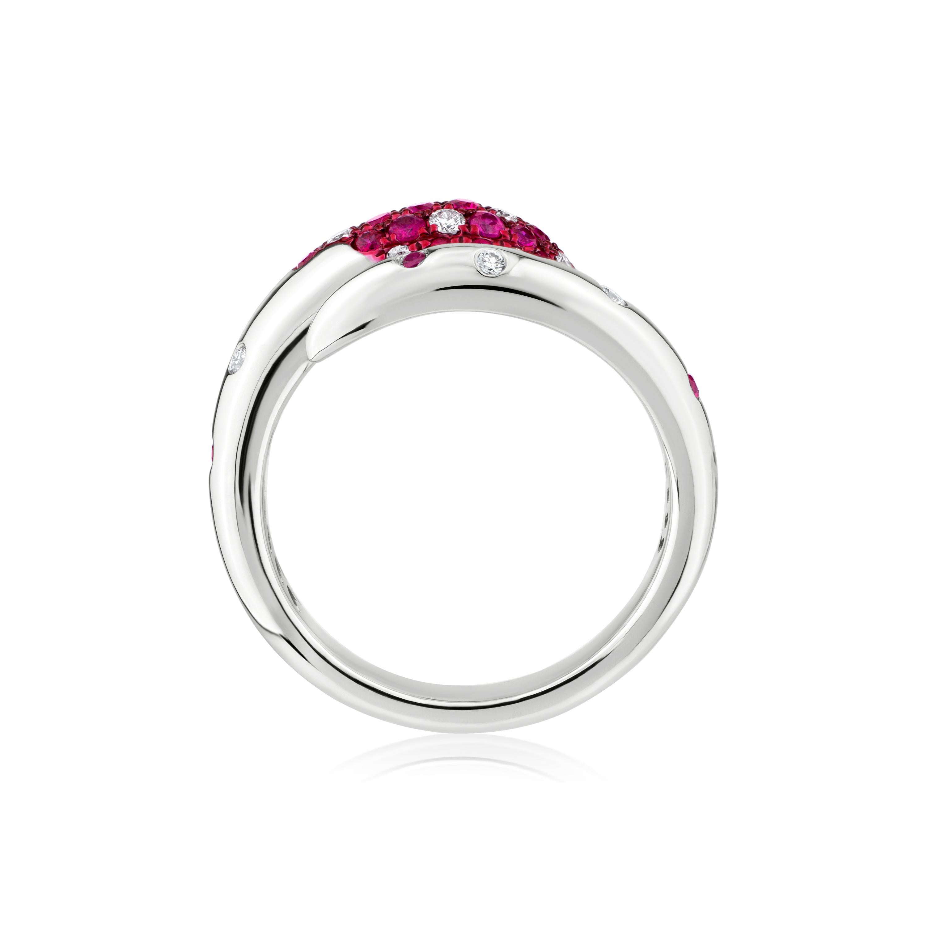 Experimenta el encanto del color vibrante y el diseño contemporáneo con el anillo en espiral 