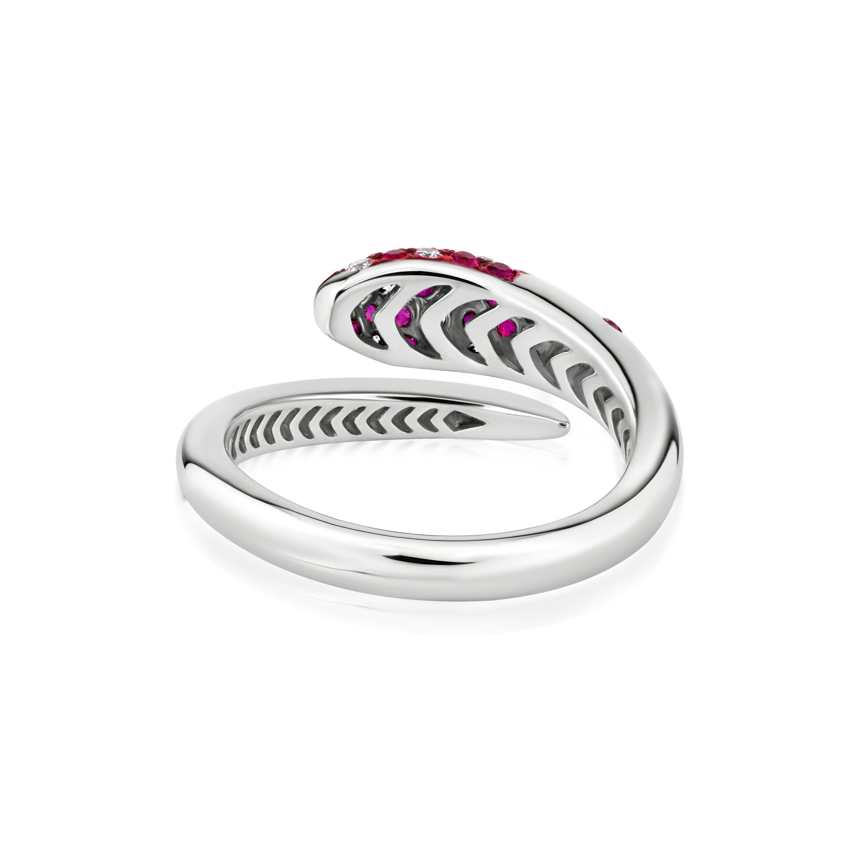 Nigaam Carmesí  0,75 cts. Anillo de Rubí y Diamante VS Talla 7 en Oro Blanco de 18K Contemporáneo en venta