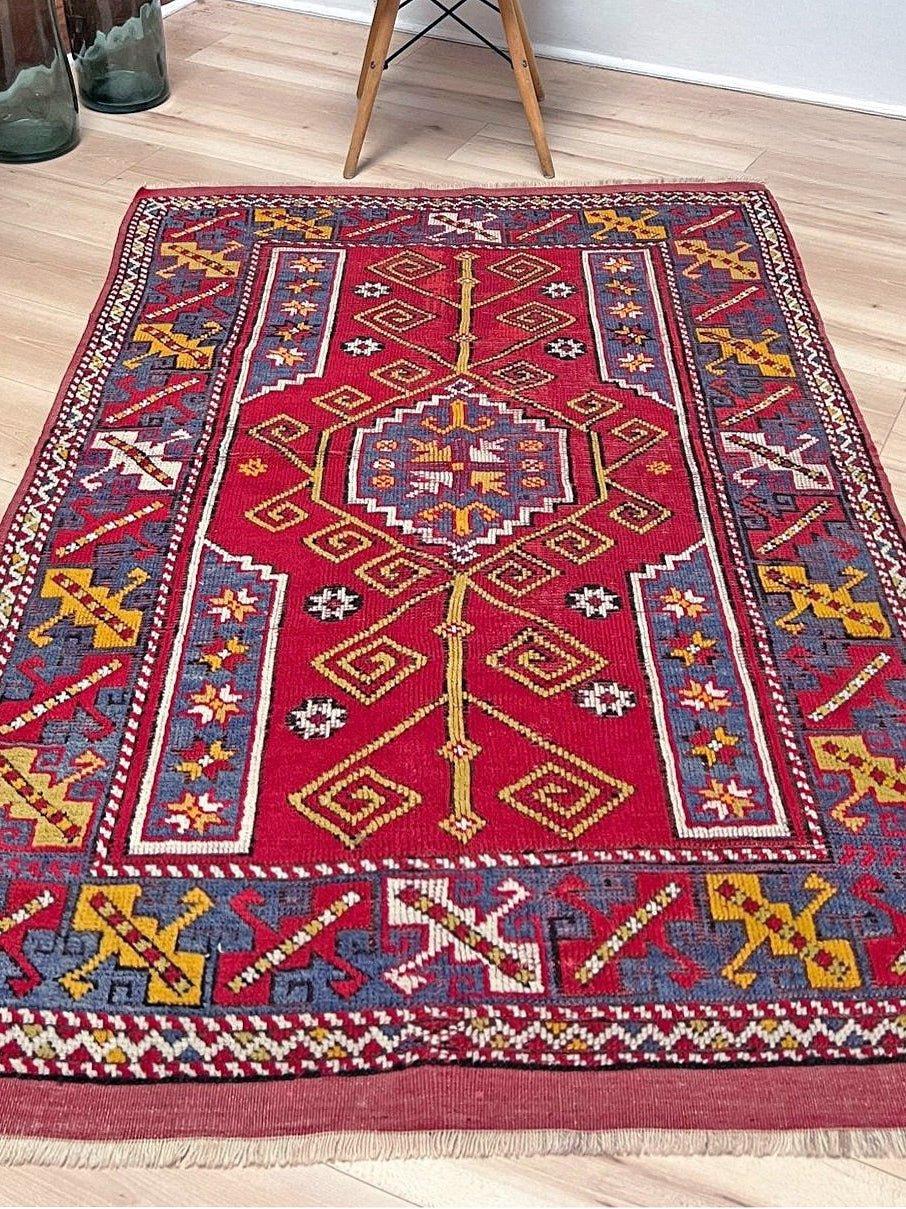 Crimson Red Canakkale • Handmade Vintage Turkish Rug (4'x6') • 1940s Anatolia In Good Condition For Sale In Burlingame, CA
