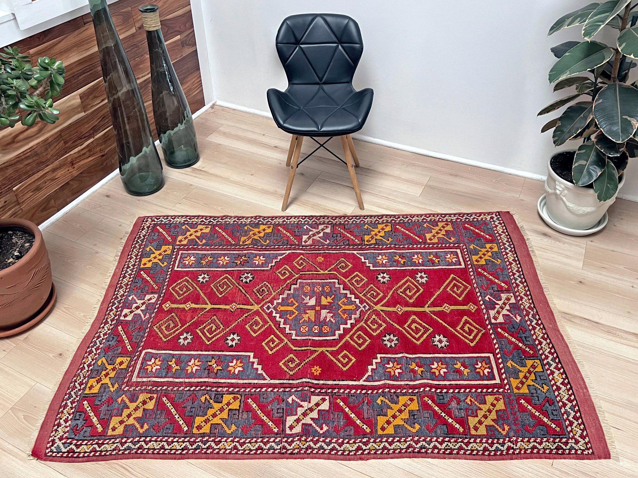 Crimson Red Canakkale • Handmade Vintage Turkish Rug (4'x6') • 1940s Anatolia For Sale 4