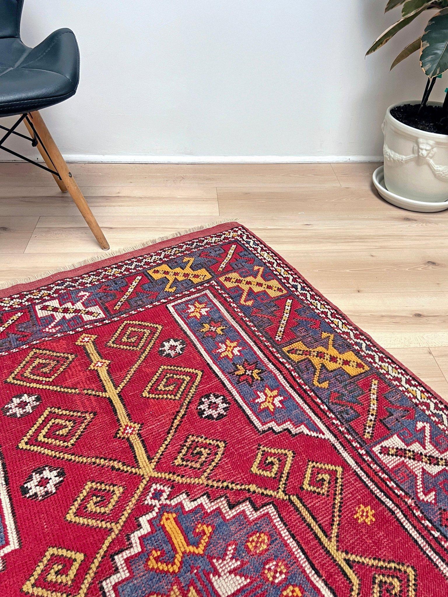 Crimson Red Canakkale • Handmade Vintage Turkish Rug (4'x6') • 1940s Anatolia For Sale 2