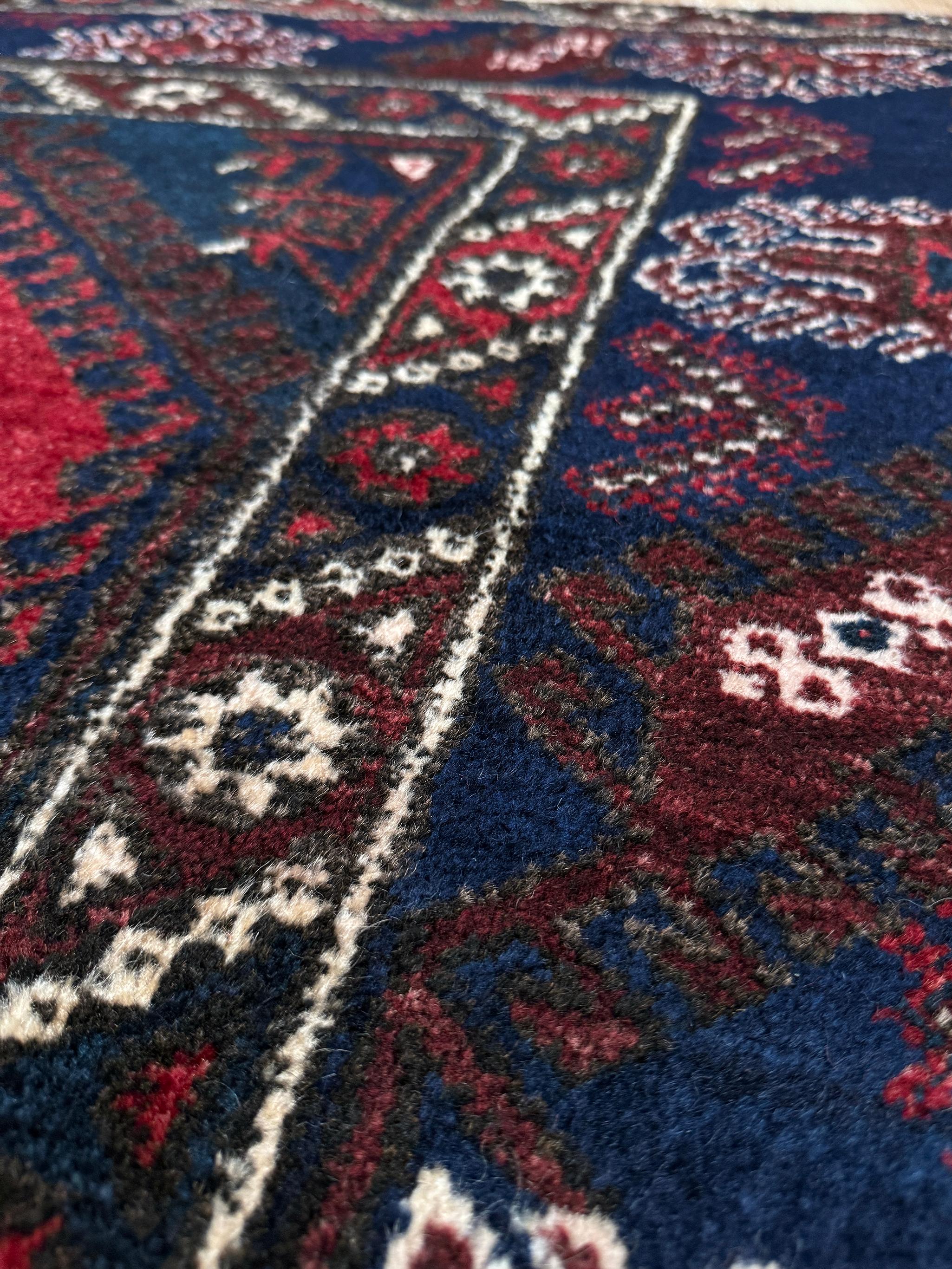 Crimson Red Dosemealti • Handmade Vintage Turkish Rug (4'x7') • 1950s Anatolia in vendita 4