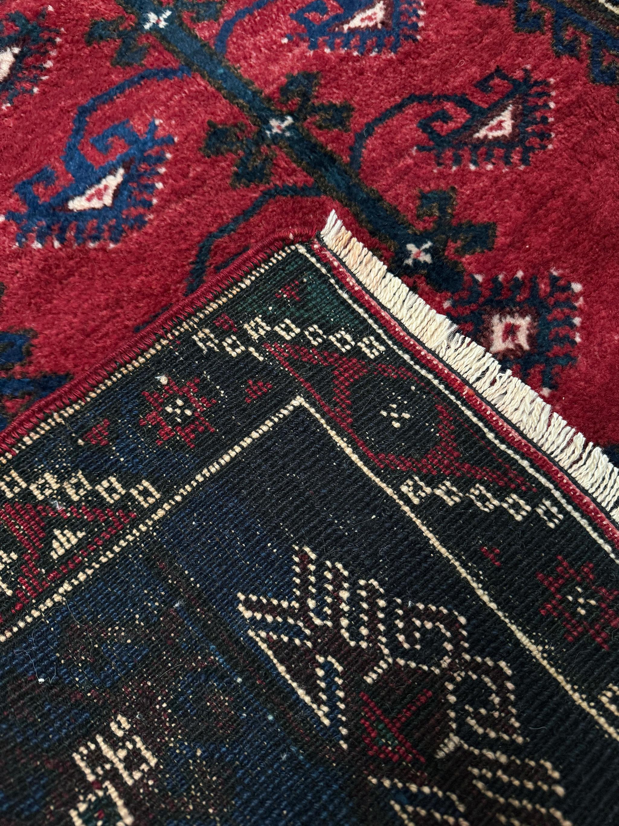 Crimson Red Dosemealti • Handmade Vintage Turkish Rug (4'x7') • 1950s Anatolia in vendita 7