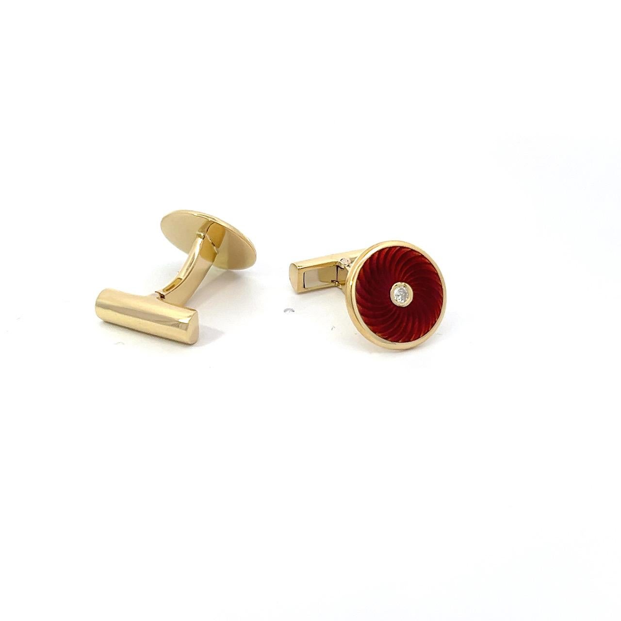 Manschettenknöpfe Crimson Red Guilloche Emaille 18k Gelbgold Diamant (Rundschliff) im Angebot