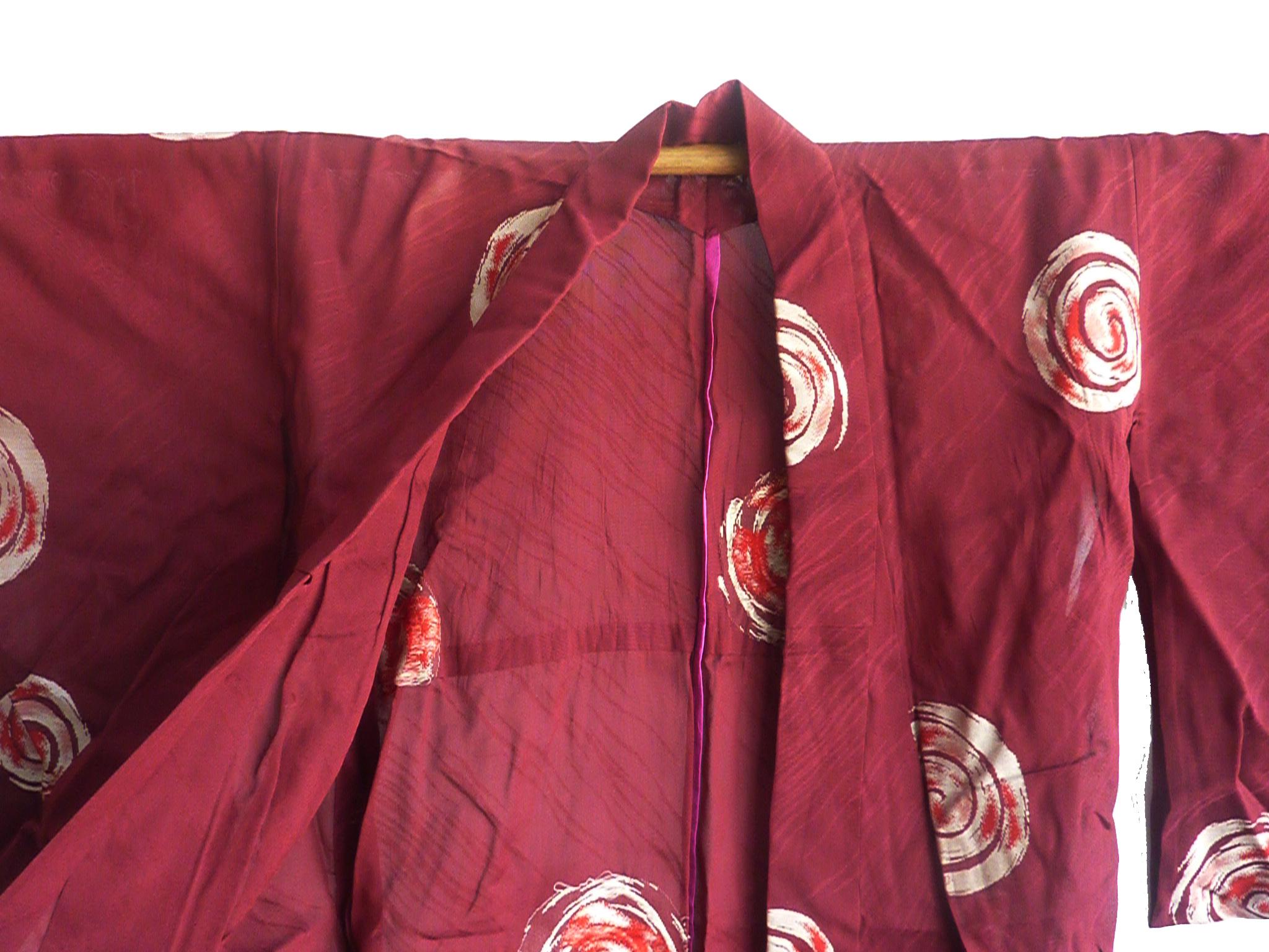 Crimson Swirl Vintage Japanese kimono In Good Condition In Boston, MA