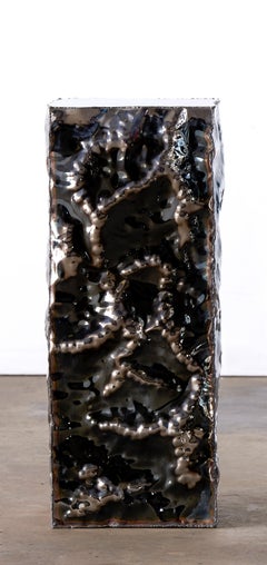 Crinkle Plinth von Michael Gittings