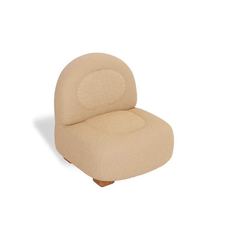 XXIe siècle et contemporain CRIS Accent Chair - Fauteuil Soft Modernity avec base en placage en vente