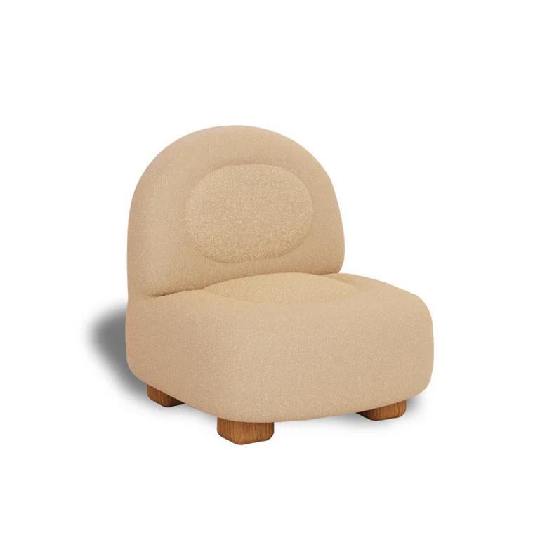 Tissu CRIS Accent Chair - Fauteuil Soft Modernity avec base en placage en vente