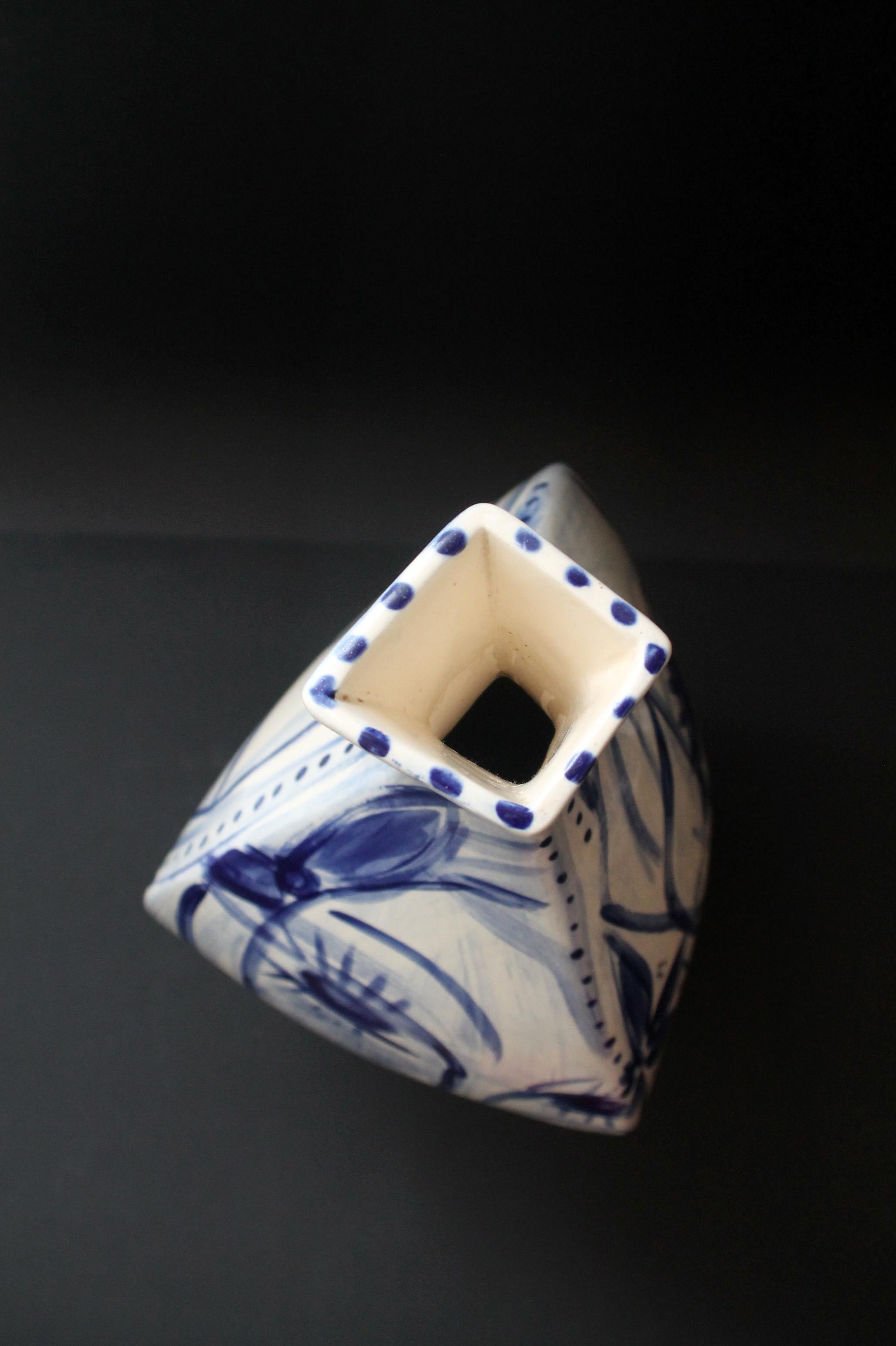Brazilian Cris Conde )) Amorphous (hand crafted/painted) signed ceramic vase (55x23x21cm) For Sale