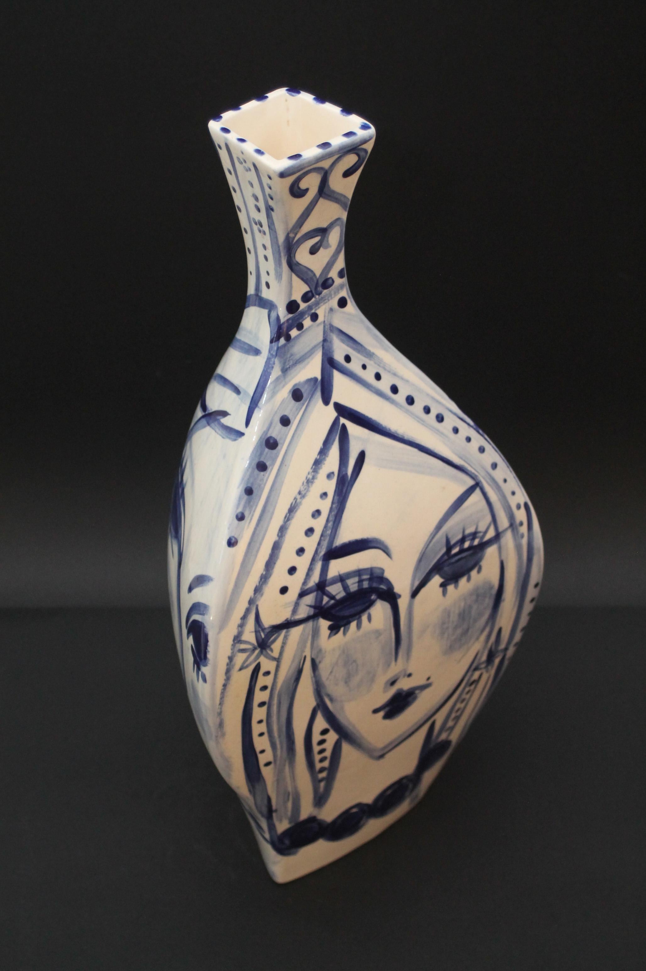 Cris Conde )) Amorphous (hand crafted/painted) signed ceramic vase (55x23x21cm) In Excellent Condition For Sale In Firenze, FI