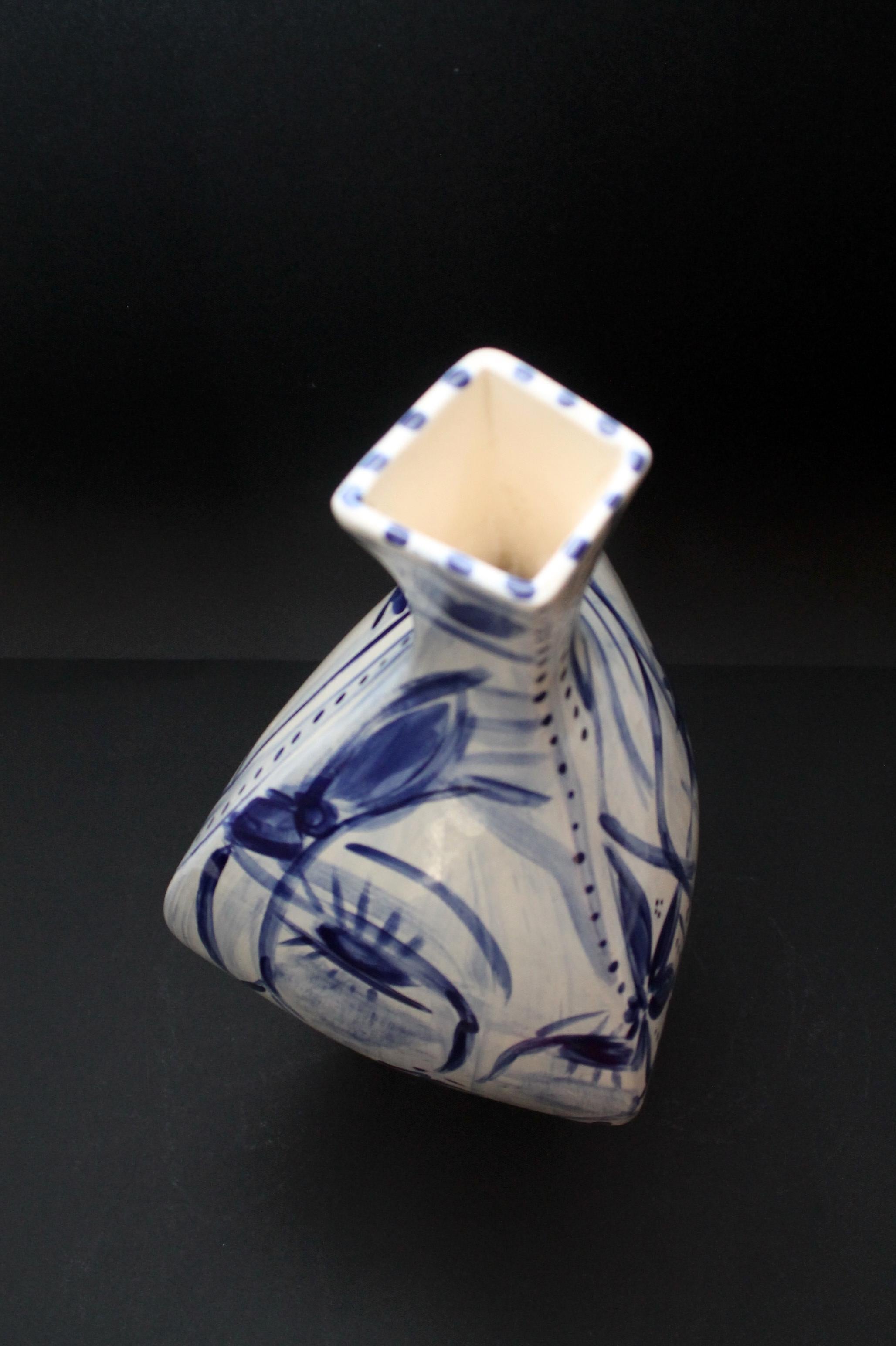 Cris Conde )) Amorphous (hand crafted/painted) signed ceramic vase (55x23x21cm) For Sale 2