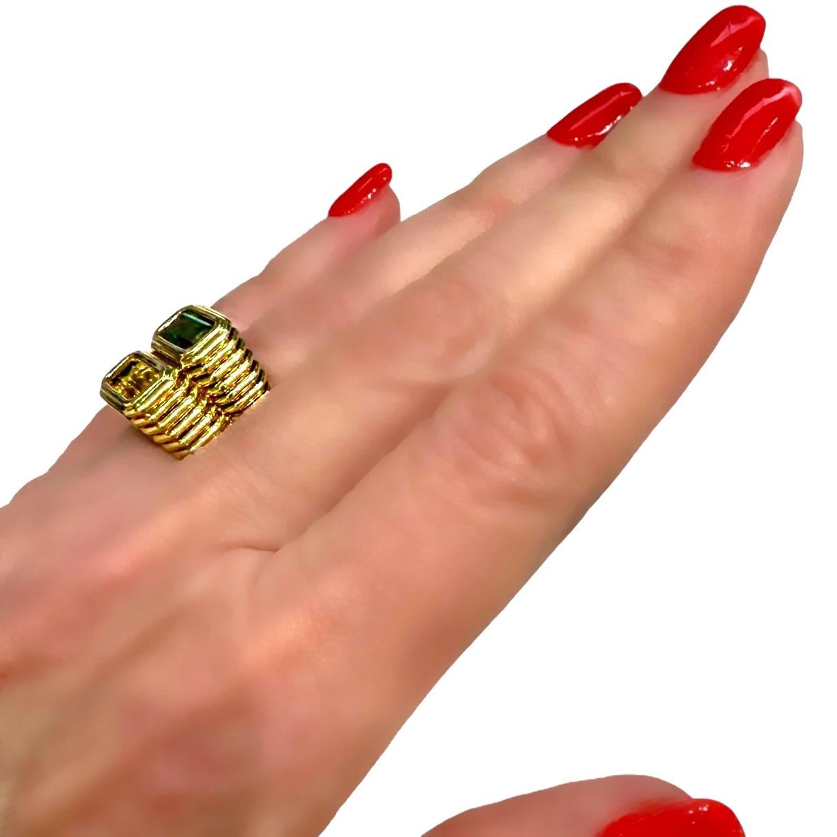 Crisp 18K Yellow Gold Fluted and Stacked Green & Golden Tourmaline Ring For Sale 7